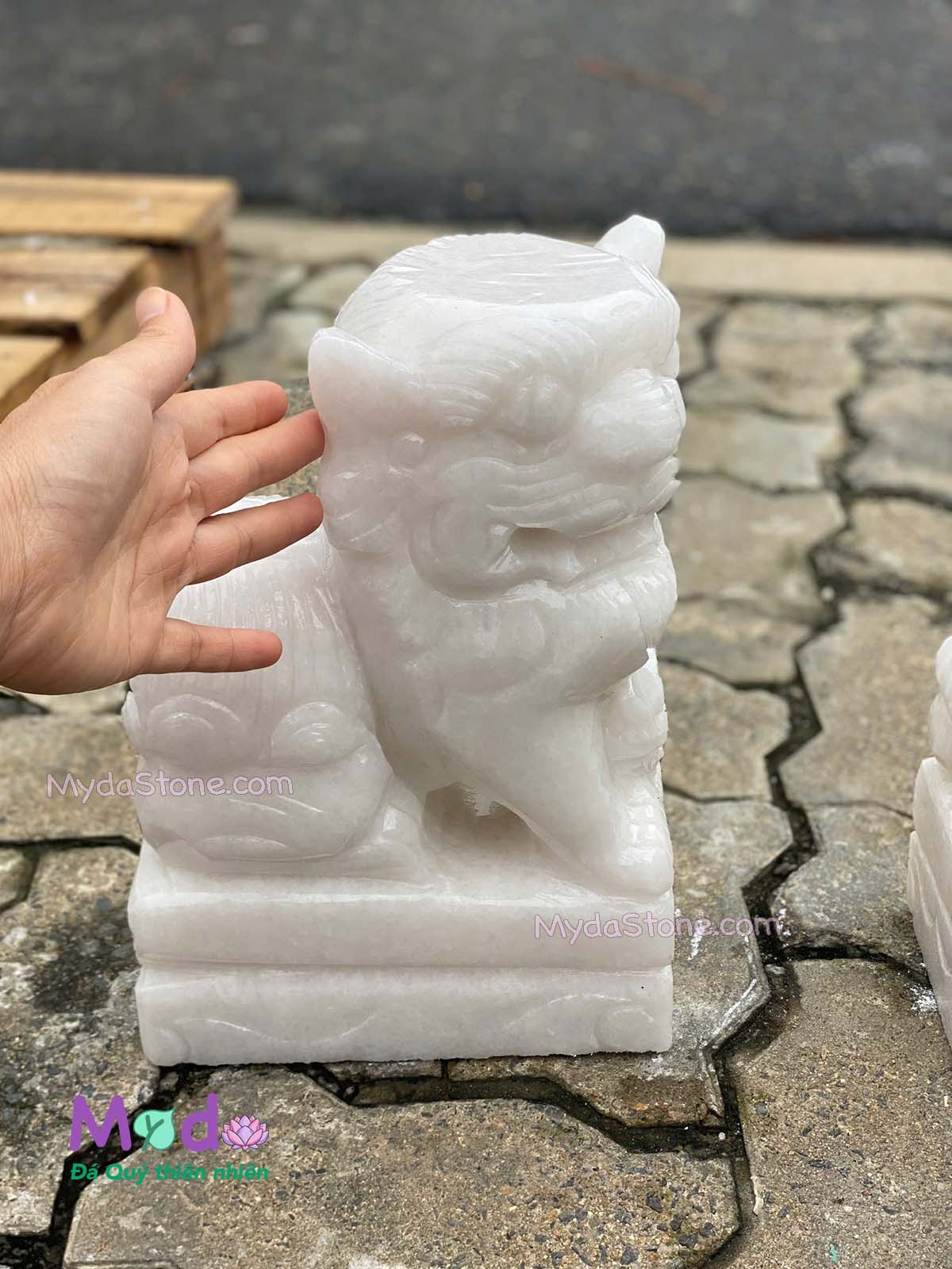 Tượng Con Nghê quay đầu đá Cẩm Thạch Trắng