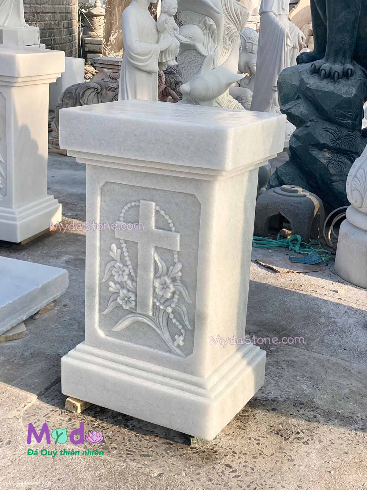 Chân đế tượng Đức Mẹ đá Cẩm Thạch Trắng Xanh