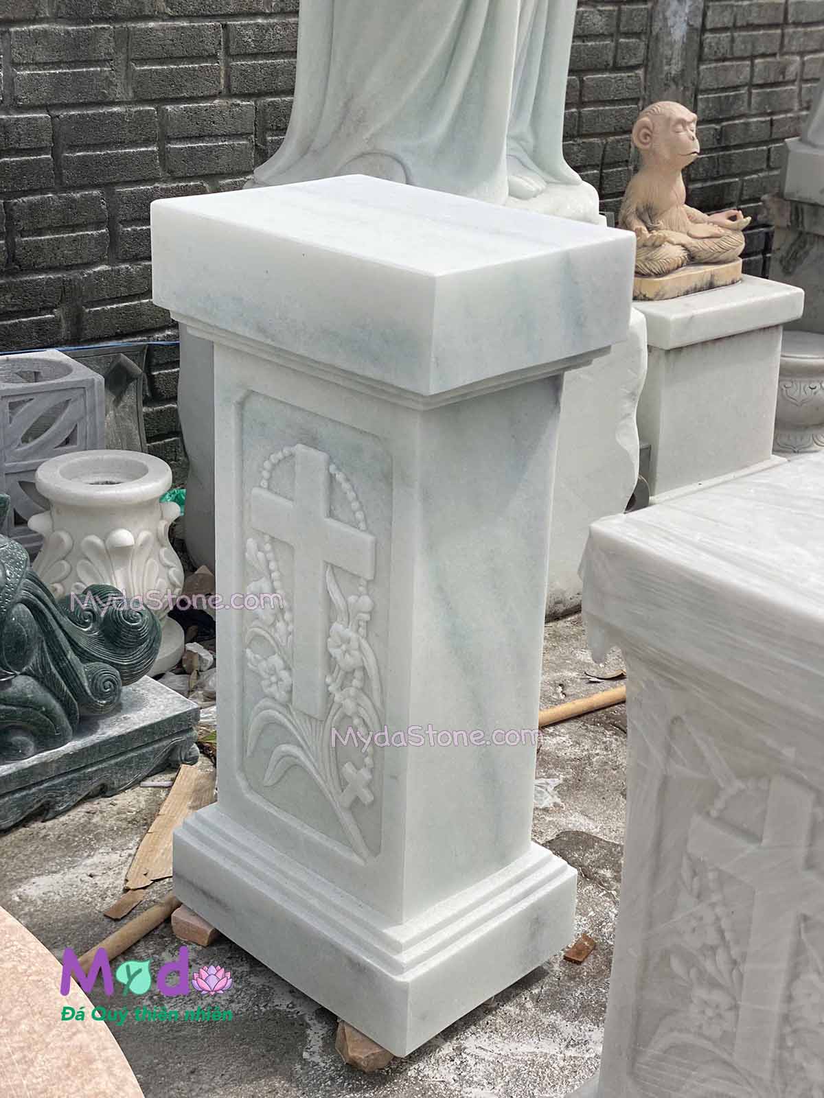 Chân đế tượng Đức Mẹ đá Cẩm Thạch Trắng Xanh