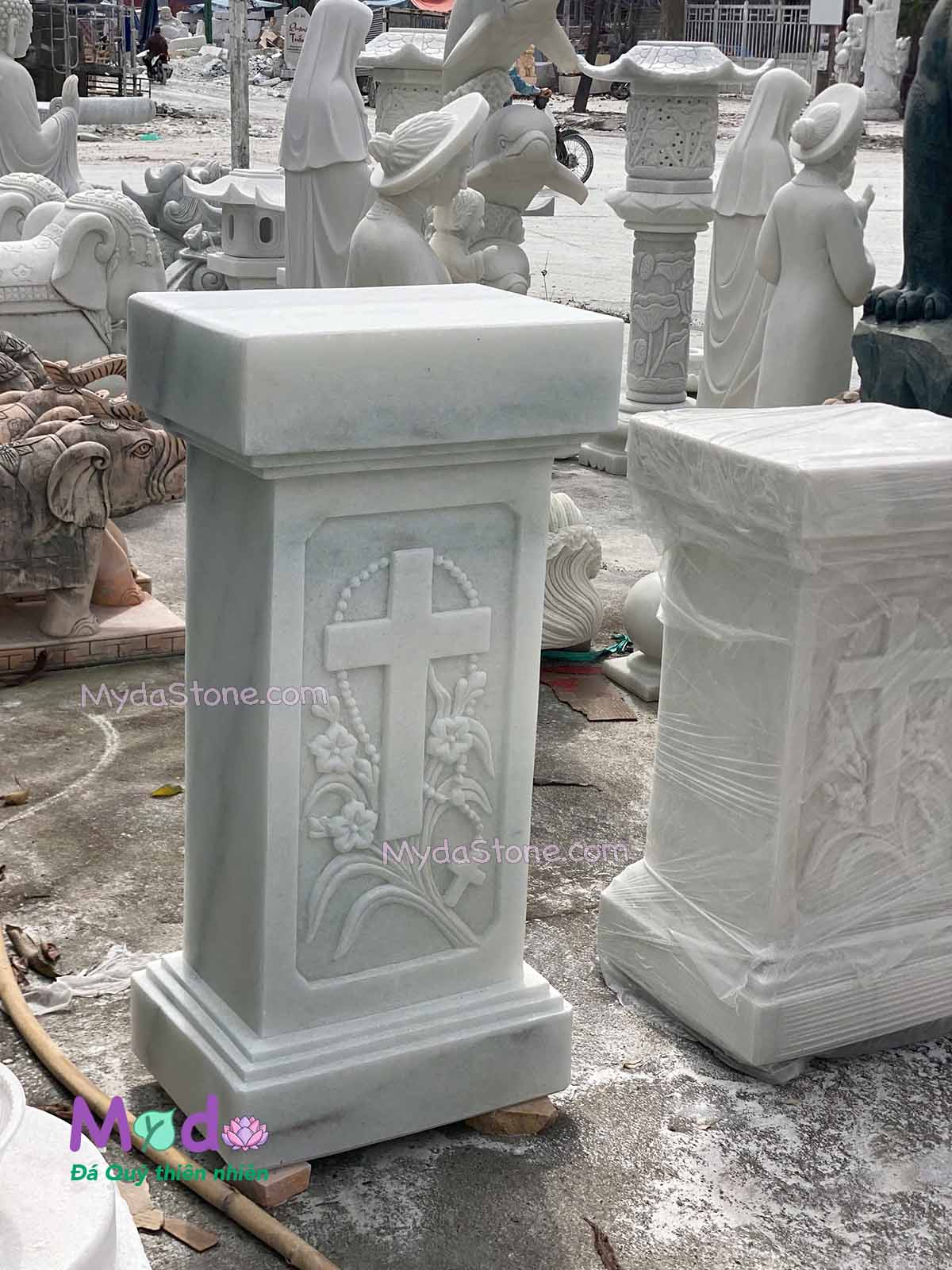 Chân đế tượng Đức Mẹ đá Cẩm Thạch Trắng Xanh