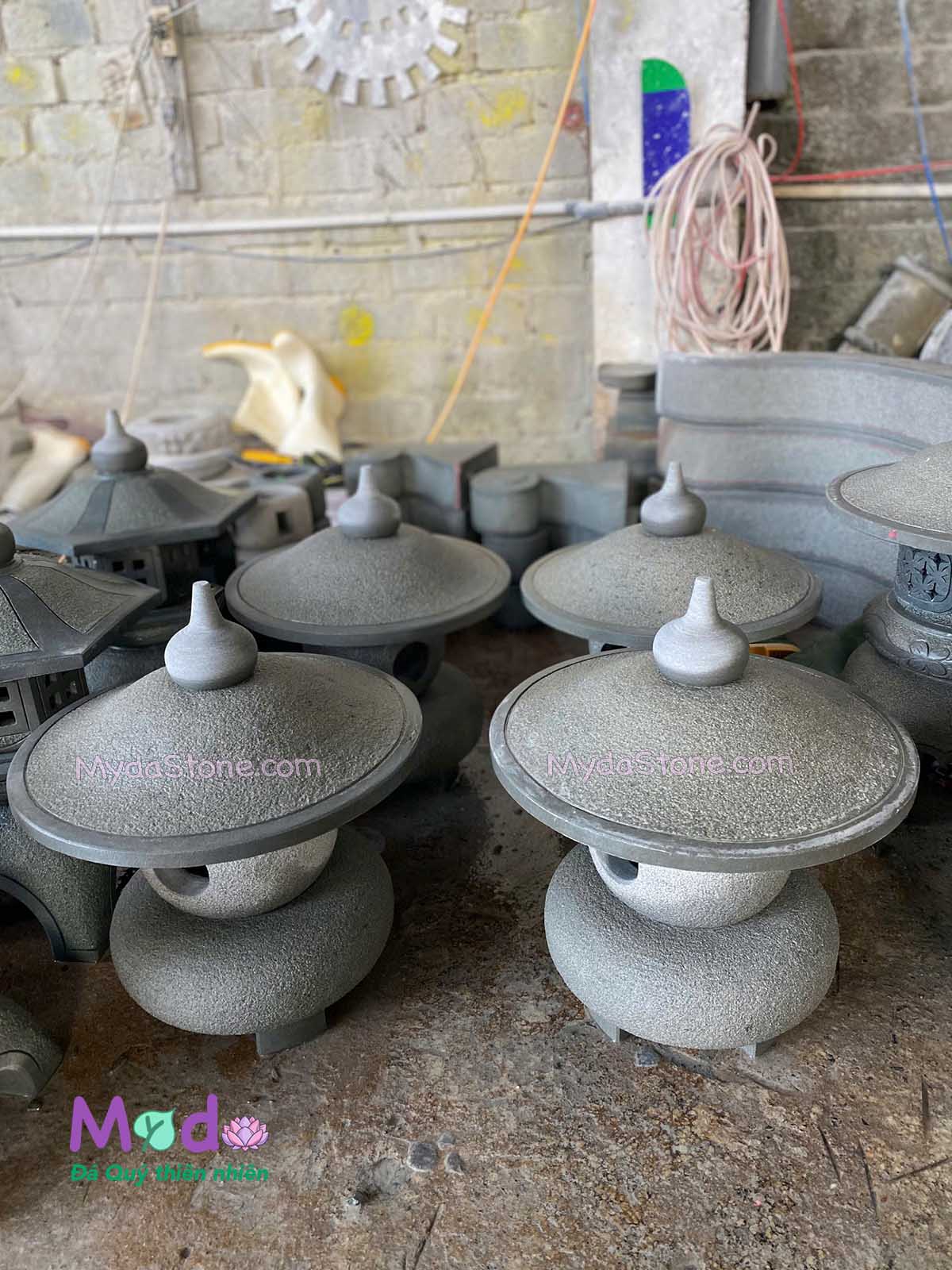 Đèn Đá Sân Vườn bằng đá Sa Thạch