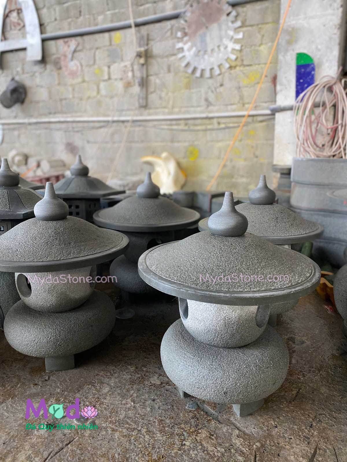 Đèn Đá Sân Vườn bằng đá Sa Thạch