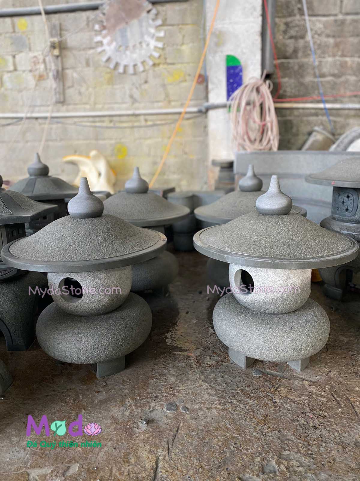 Đèn Đá Sân Vườn bằng đá Sa Thạch