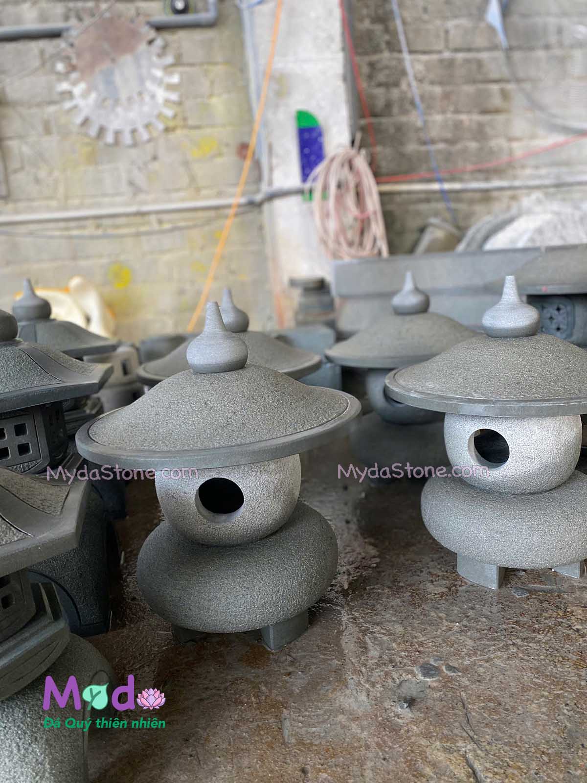 Đèn Đá Sân Vườn bằng đá Sa Thạch