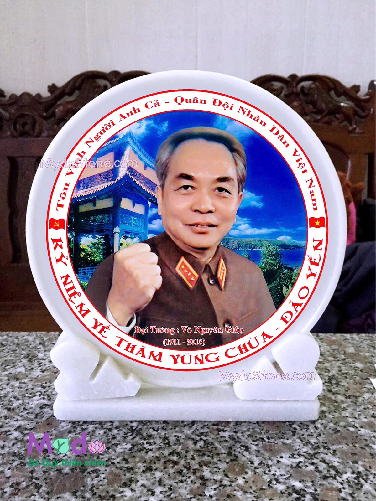 Đĩa đá in hình Đại Tướng Võ Nguyên Giáp