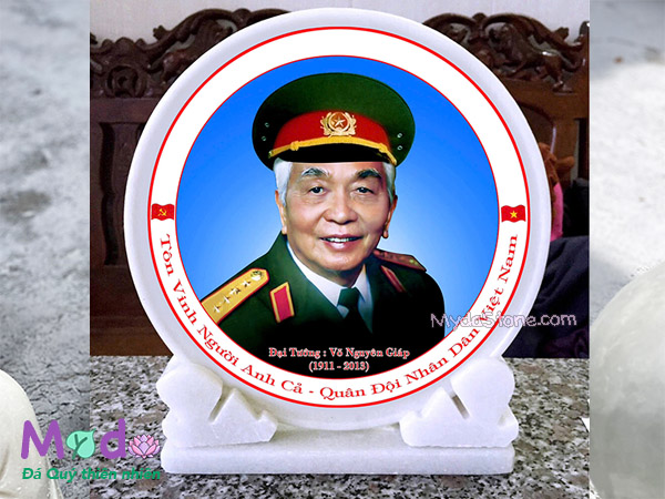 Đĩa đá in hình Đại Tướng Võ Nguyên Giáp