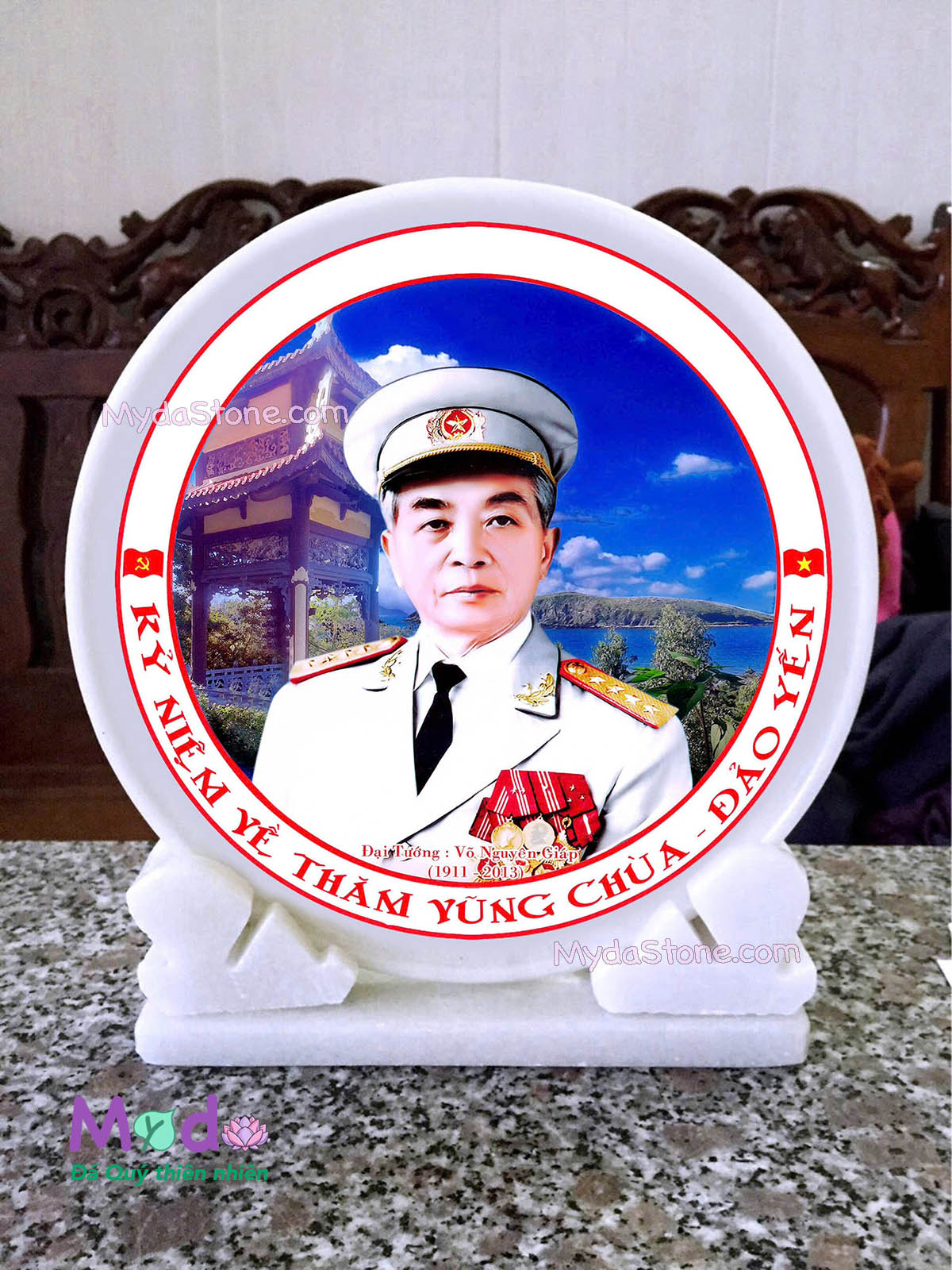 Đĩa đá in hình Đại Tướng Võ Nguyên Giáp