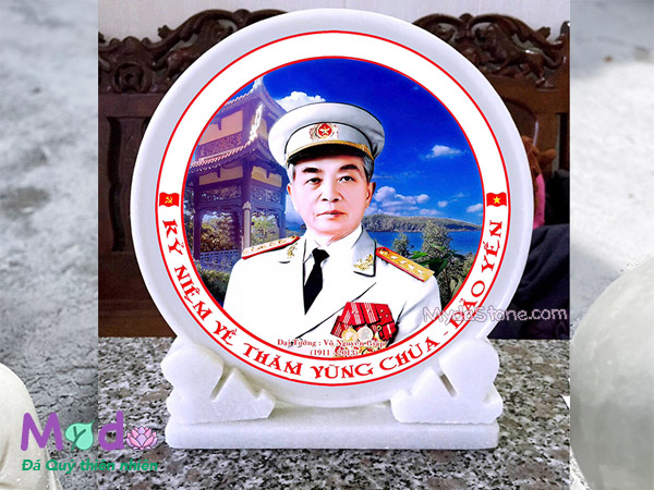 Đĩa đá in hình Đại Tướng Võ Nguyên Giáp