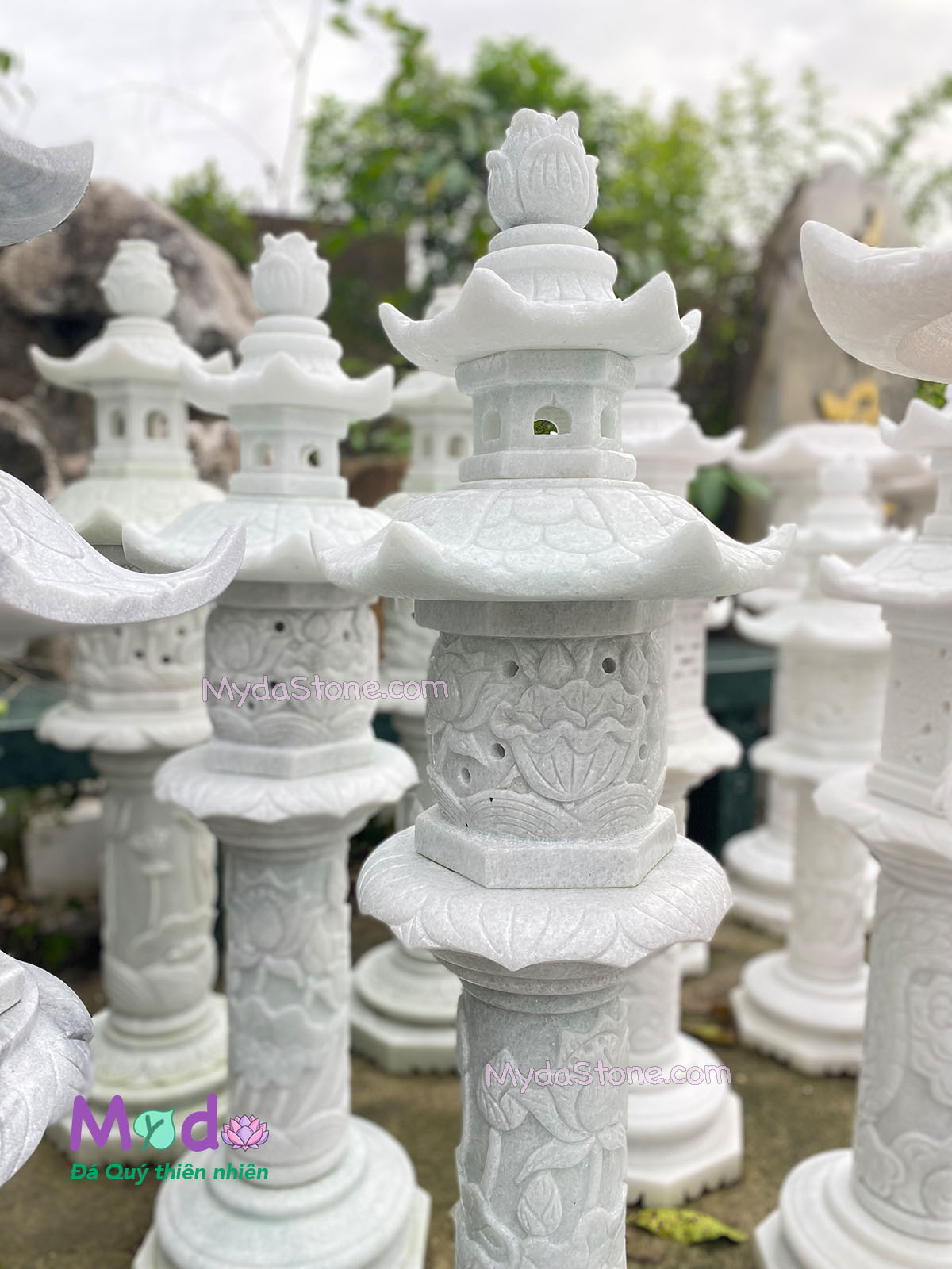 Đèn Đá Chạm Hoa Sen đá Cẩm Thạch Trắng Xanh