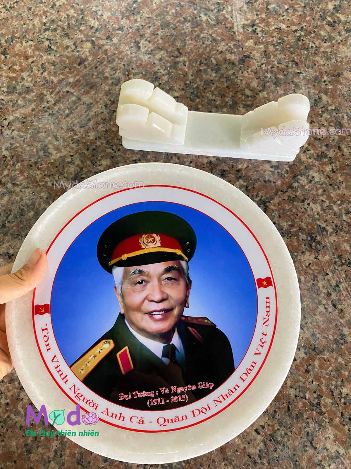Đĩa đá in hình Đại Tướng Võ Nguyên Giáp