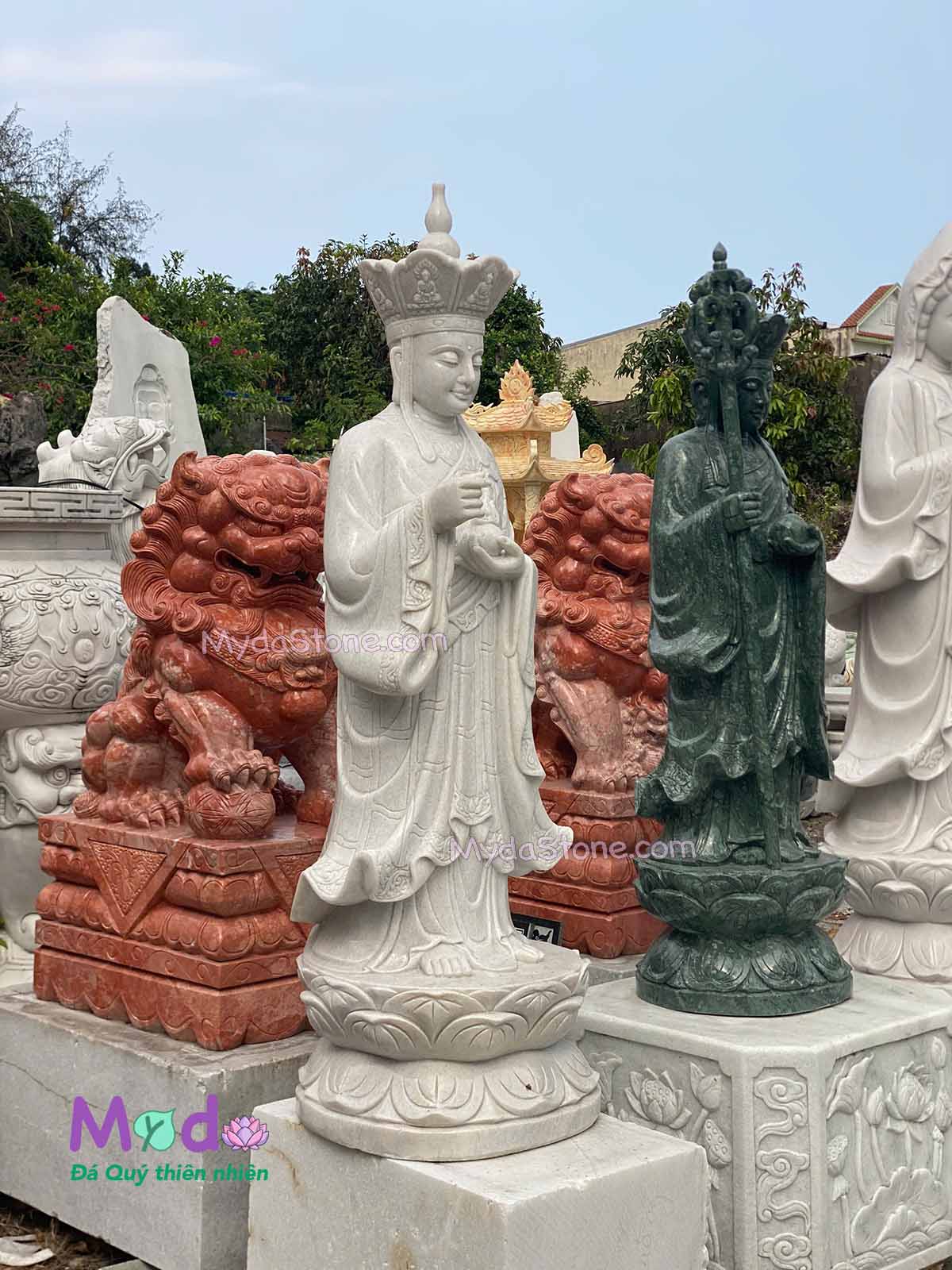 Tượng Phật Địa Tạng đứng đài sen đá Cẩm Thạch Trắng