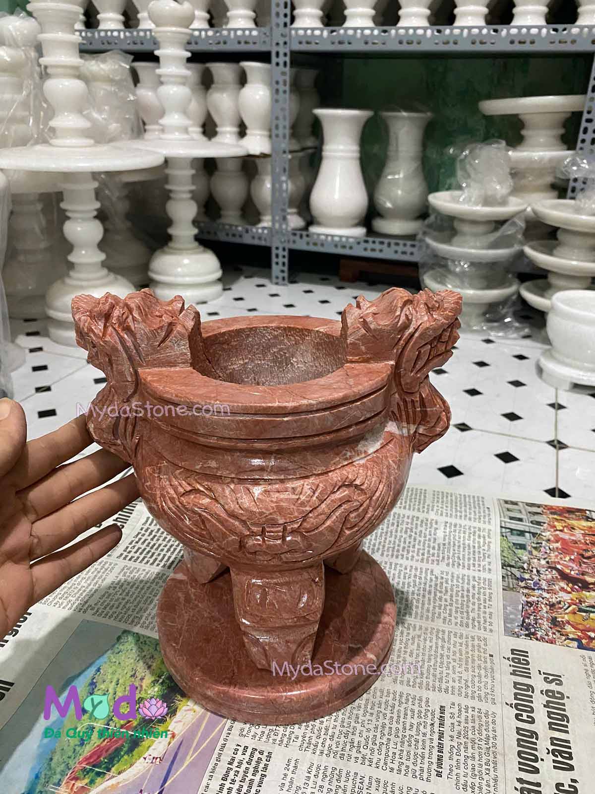 Lư Hương chạm rồng đá Đỏ Thanh Hoá