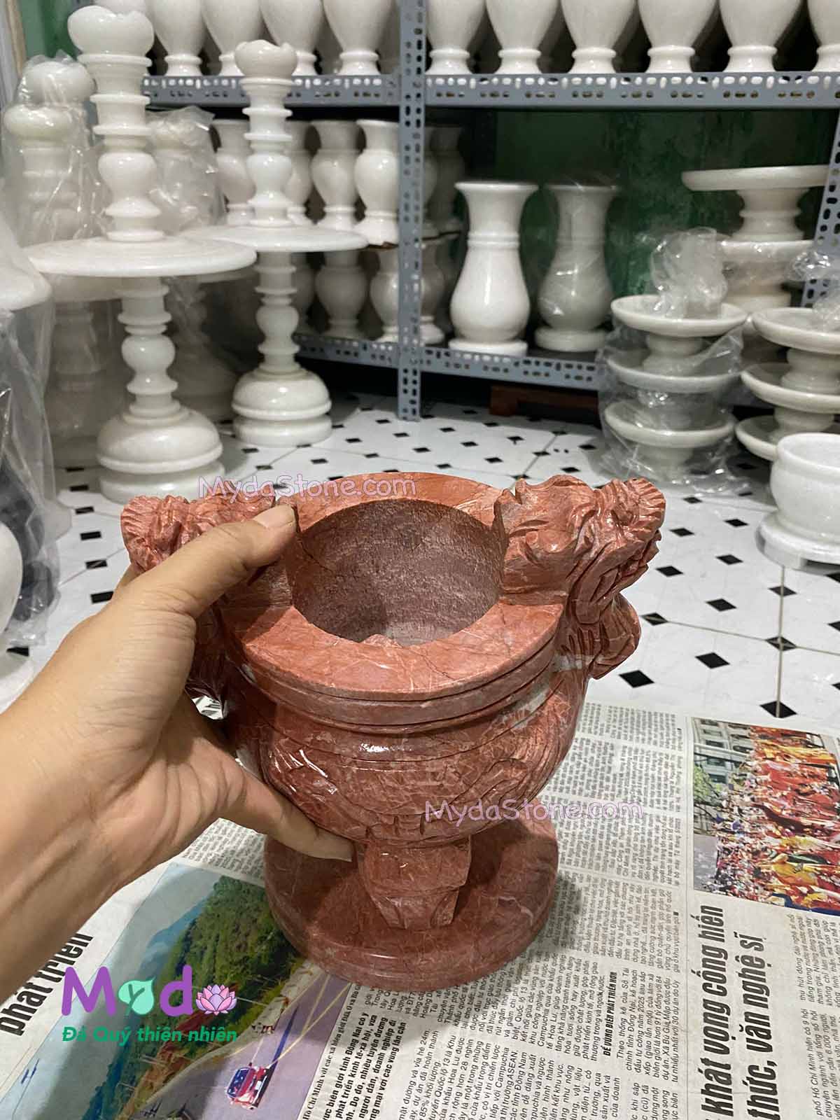 Lư Hương chạm rồng đá Đỏ Thanh Hoá