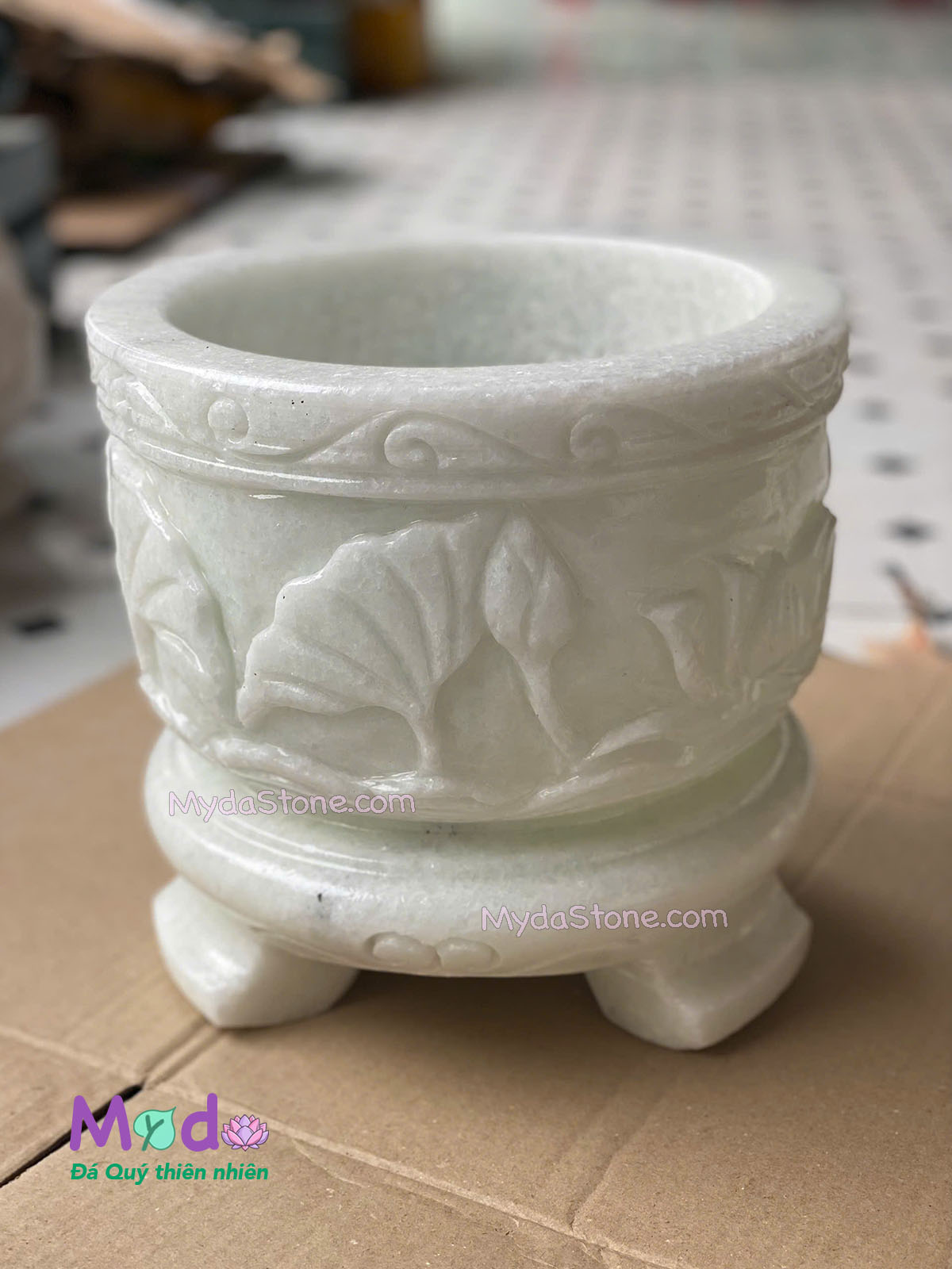 Lư Hương chạm sen đá Cẩm Thạch Trắng Xanh