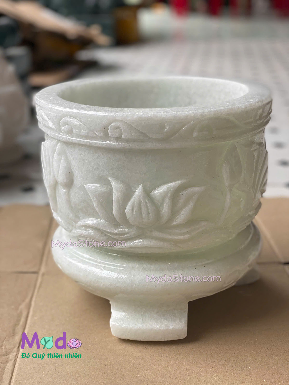 Lư Hương chạm sen đá Cẩm Thạch Trắng Xanh