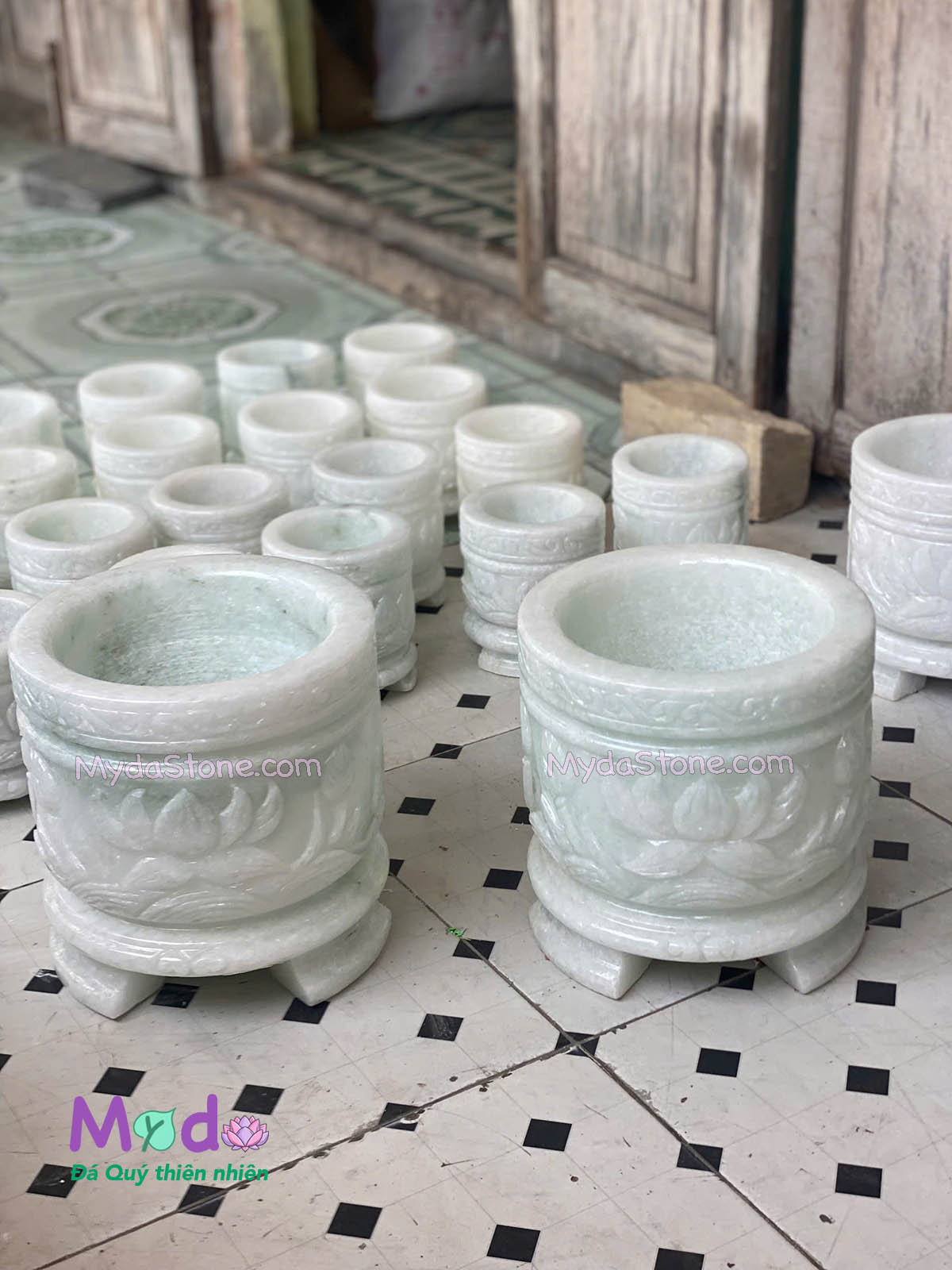 Lư Hương chạm sen đá Cẩm Thạch Trắng Xanh