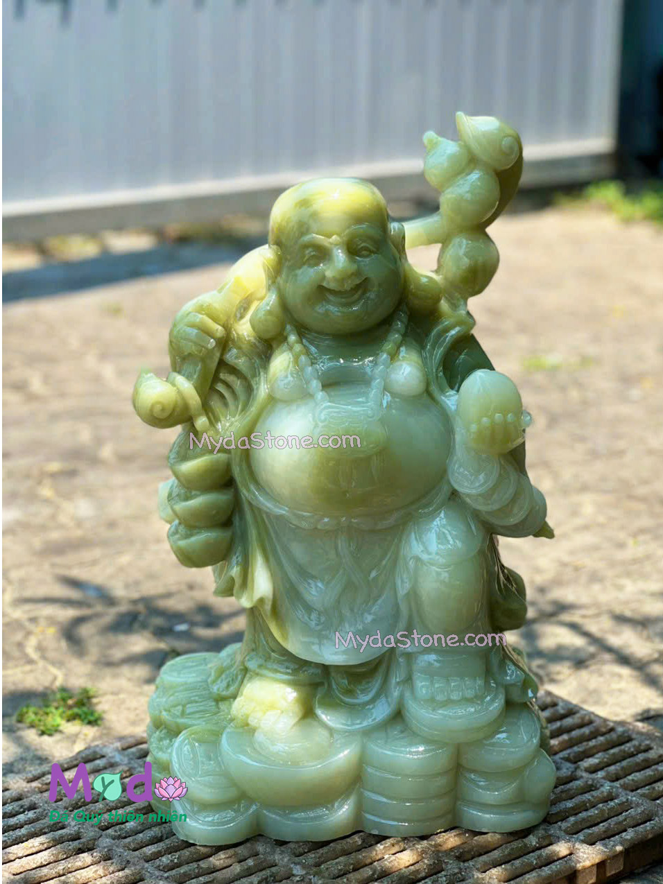 Tượng Phật Di Lặc vác cành đào đá Ngọc Xanh Pakistan