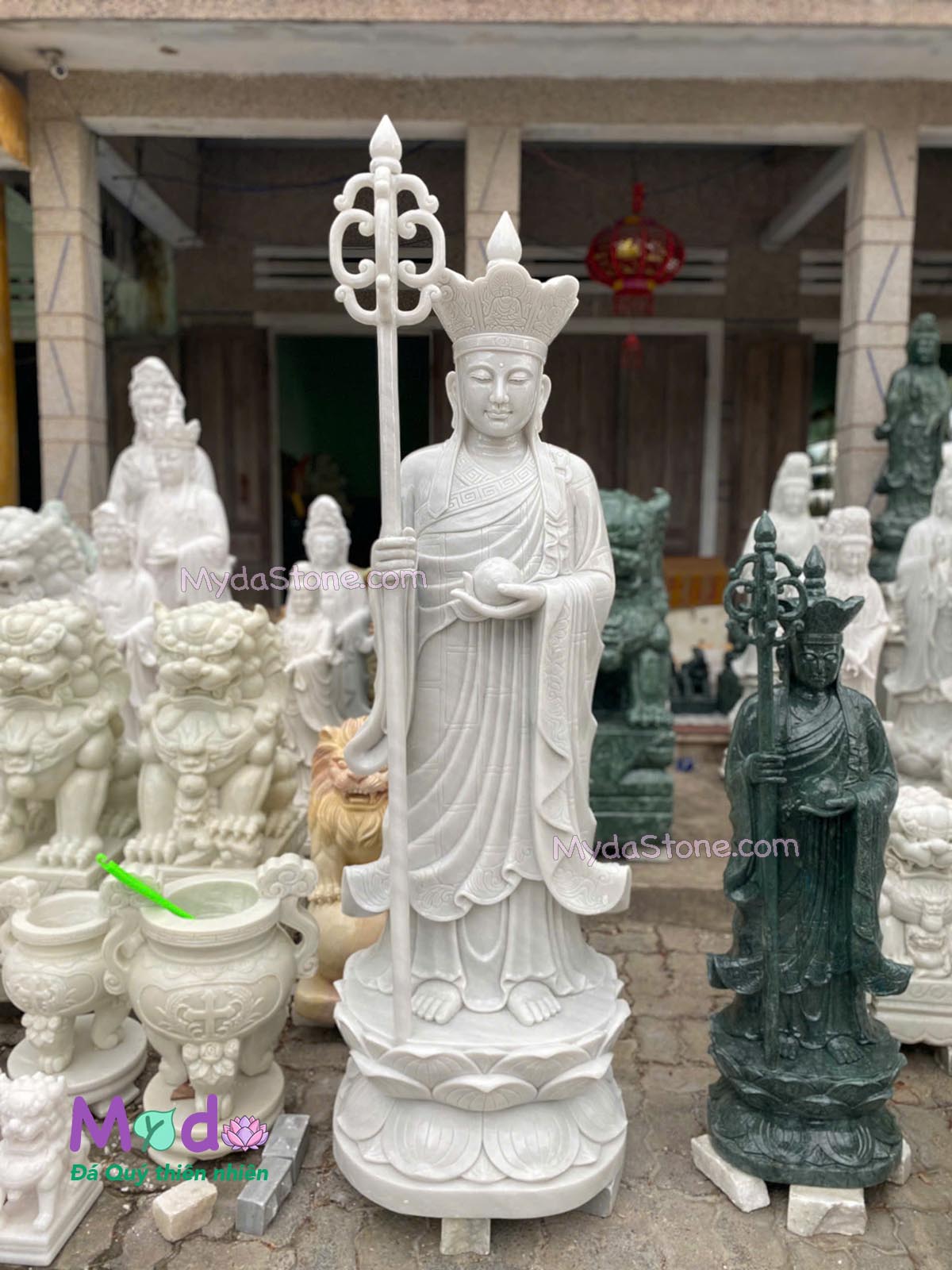 Tượng Phật Địa Tạng đứng đài sen đá Cẩm Thạch Trắng