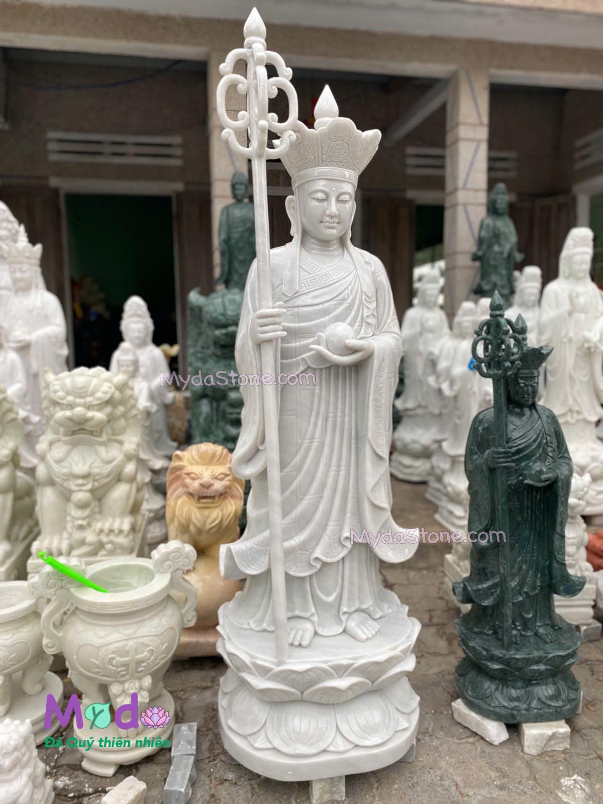Tượng Phật Địa Tạng đứng đài sen đá Cẩm Thạch Trắng