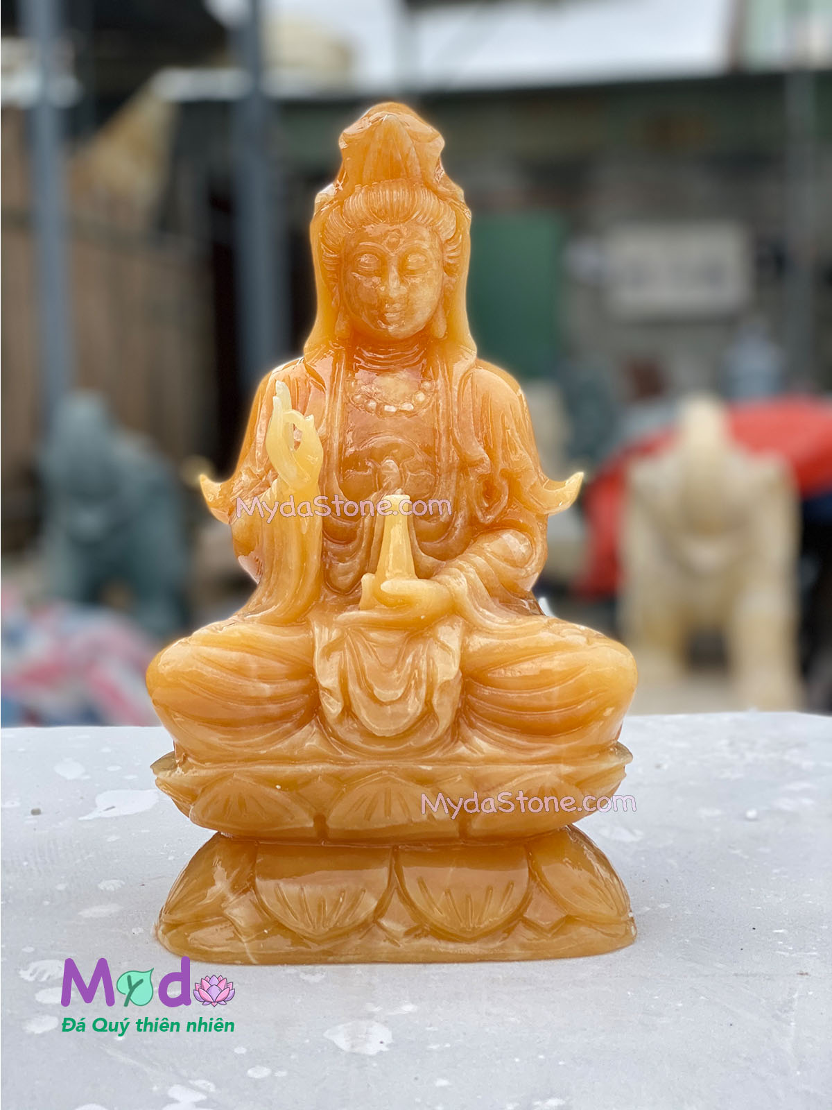 Tượng Quan Âm ngồi đài sen bằng đá Ngọc Hoàng Long