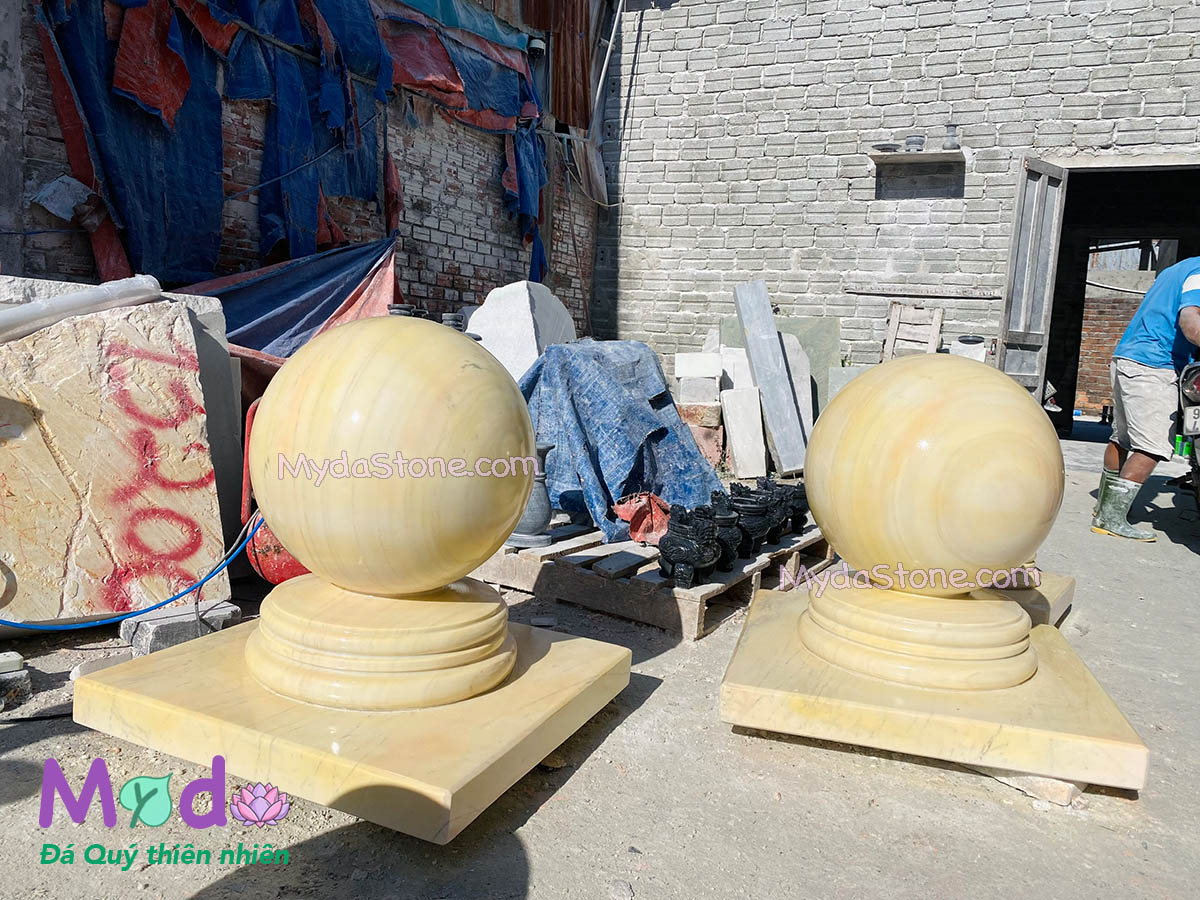 Quả Cầu Đá để trụ cổng đá Cà Rốt Vàng