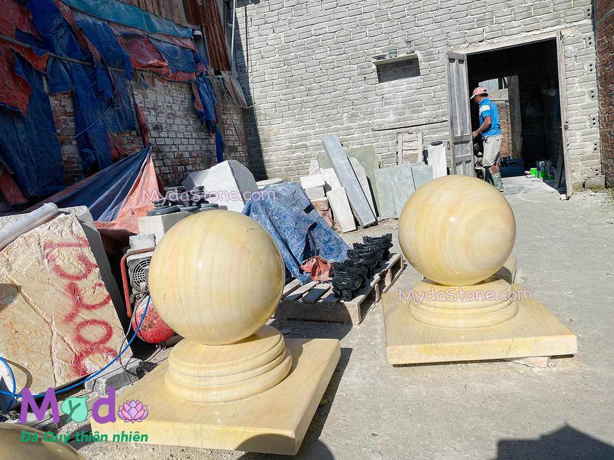 Quả Cầu Đá để trụ cổng đá Cà Rốt Vàng