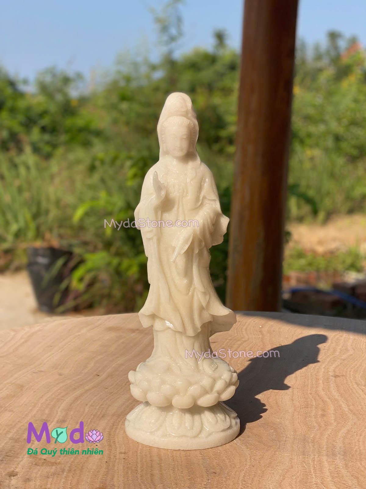 Tượng Quan Âm đứng đài sen đá Cẩm Thạch Trắng