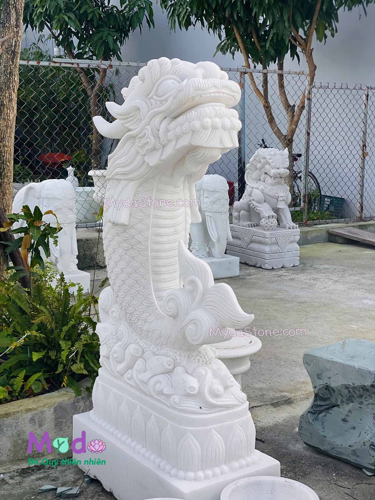 Tượng cá Chép Hoá Rồng đá Cẩm Thạch Trắng