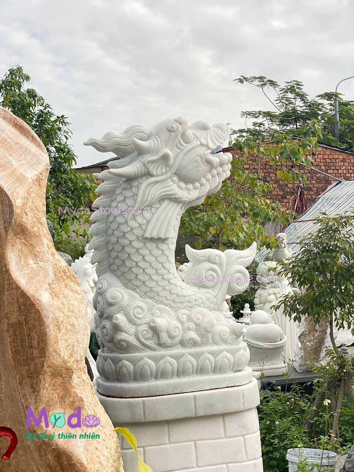 Tượng cá Chép Hoá Rồng đá Cẩm Thạch Trắng