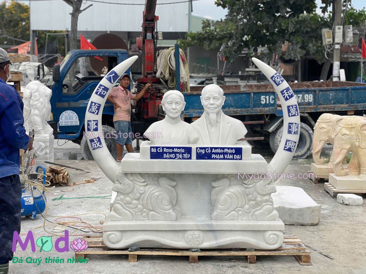 Tượng Chân Dung Bố Mẹ đá Cẩm Thạch Trắng