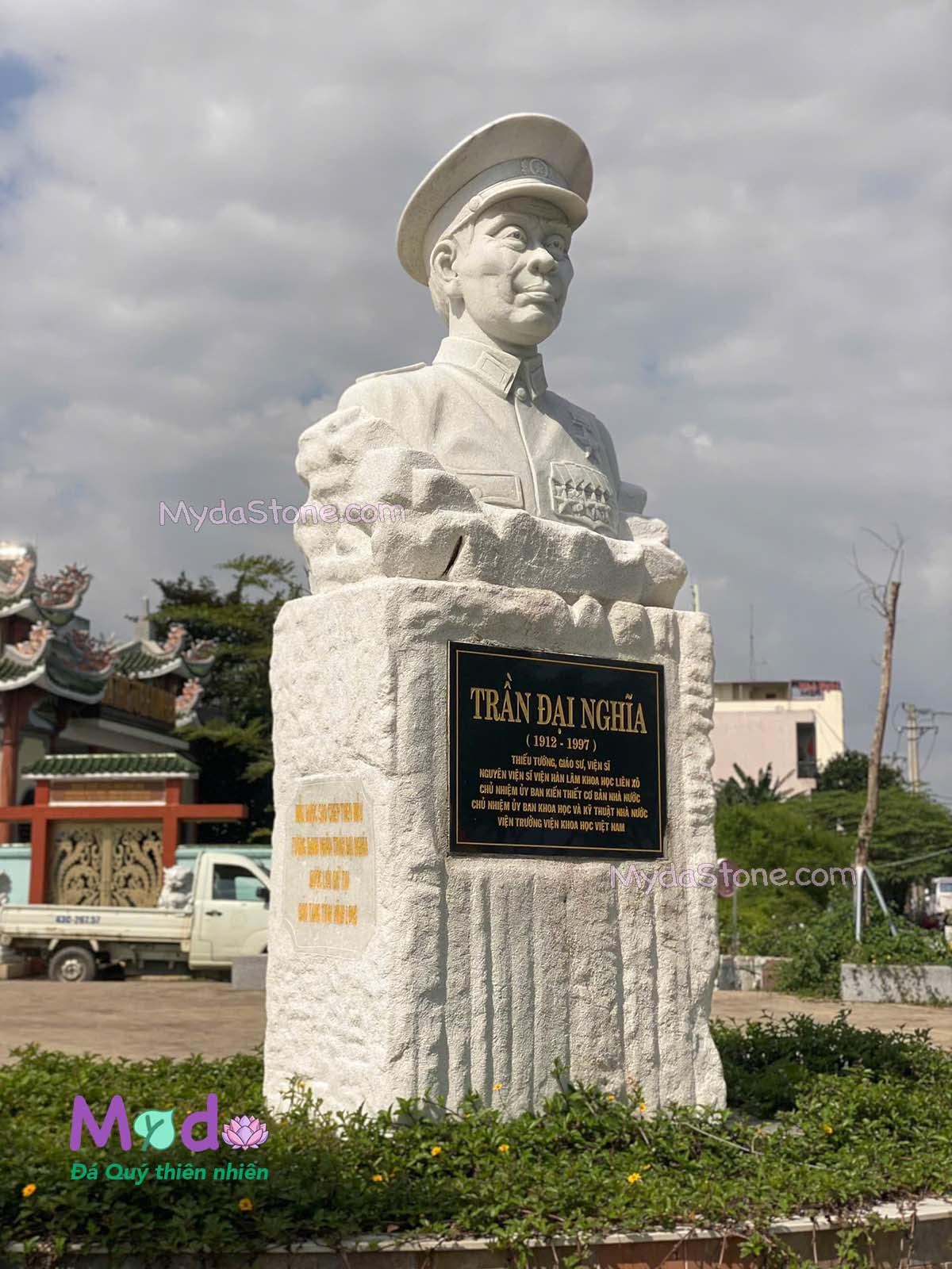 Tượng Chân dung Cụ Trần Đại Nghĩa đá Cẩm Thạch Trắng Xanh