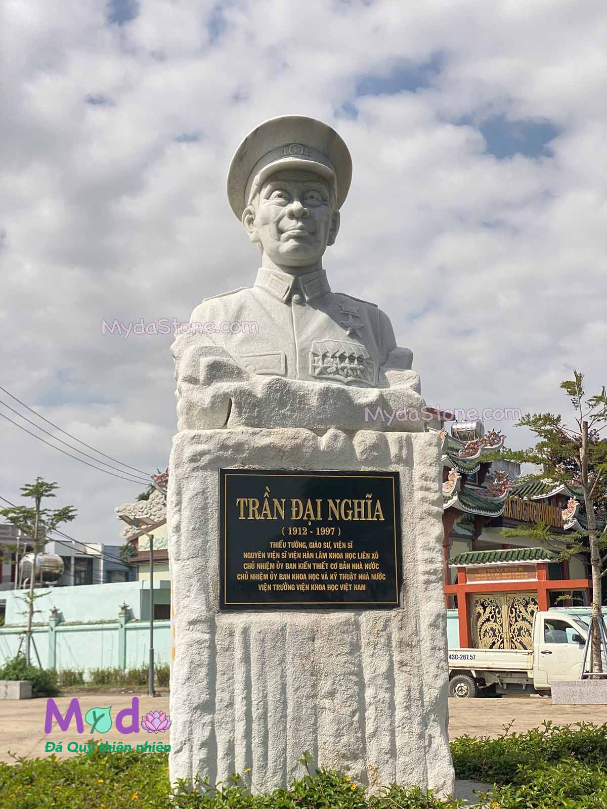 Tượng Chân dung Cụ Trần Đại Nghĩa đá Cẩm Thạch Trắng Xanh