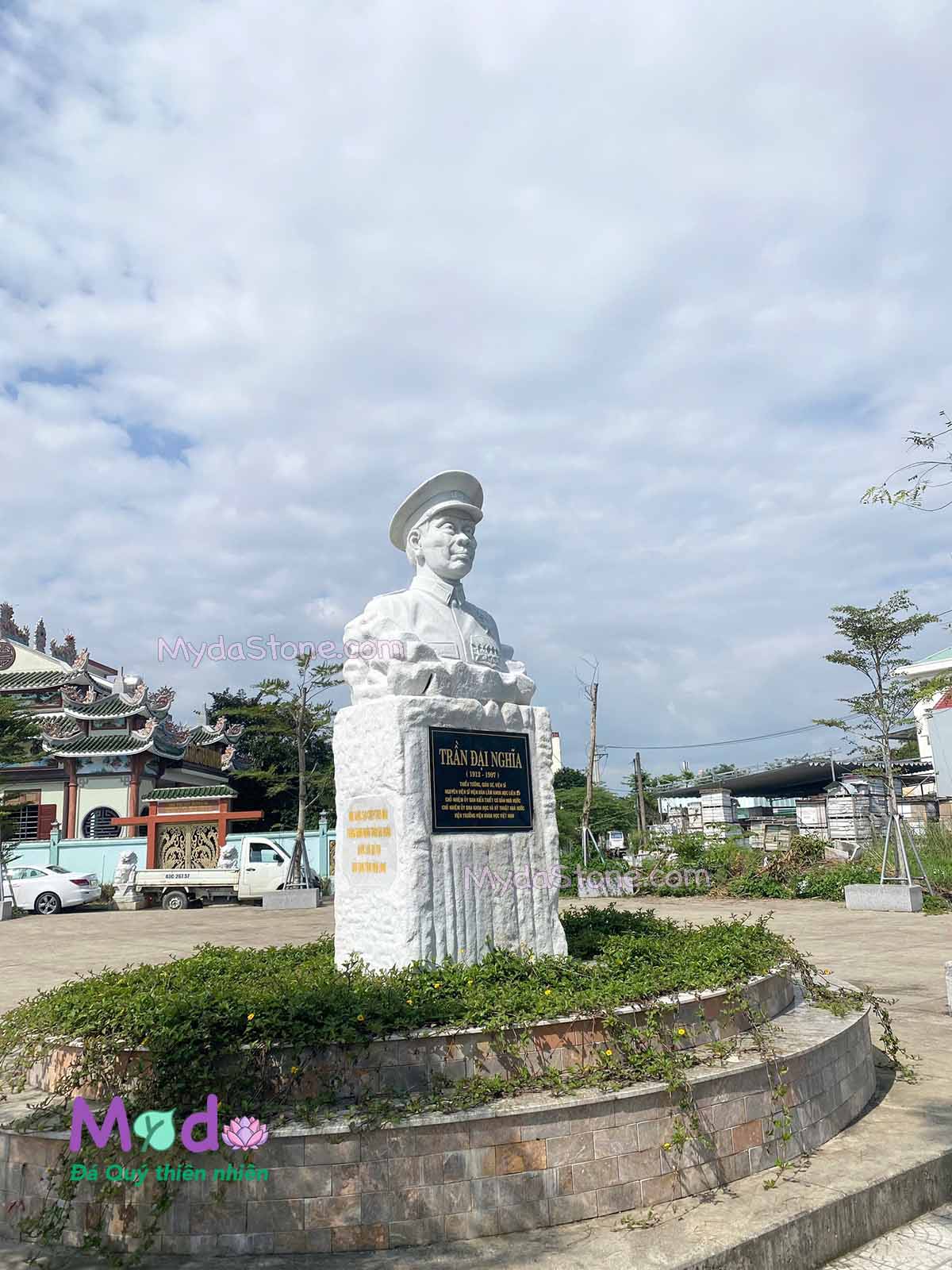 Tượng Chân dung Cụ Trần Đại Nghĩa đá Cẩm Thạch Trắng Xanh