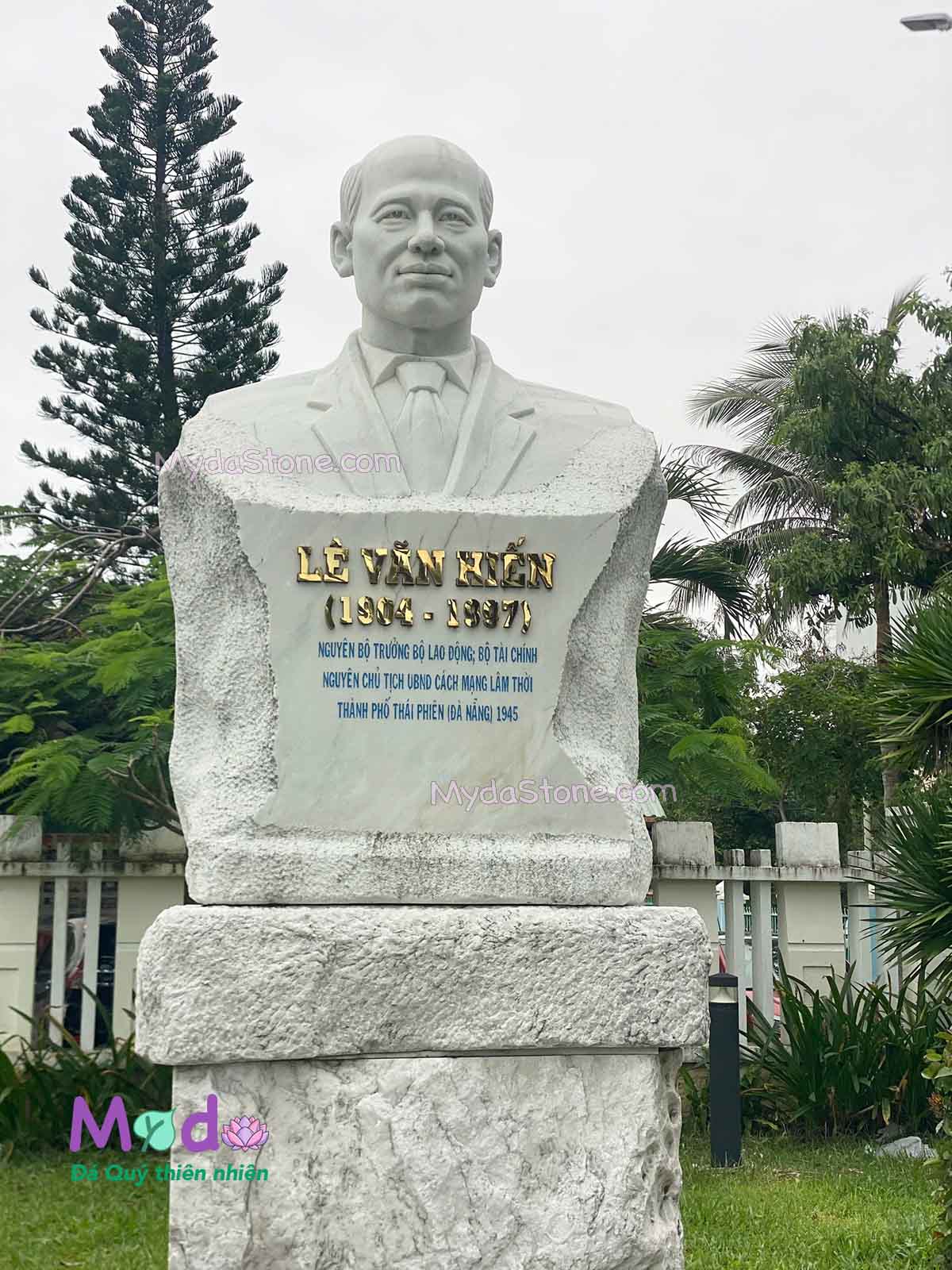 Tượng Chân dung Cụ Lê Văn Hiến đá Cẩm Thạch Trắng