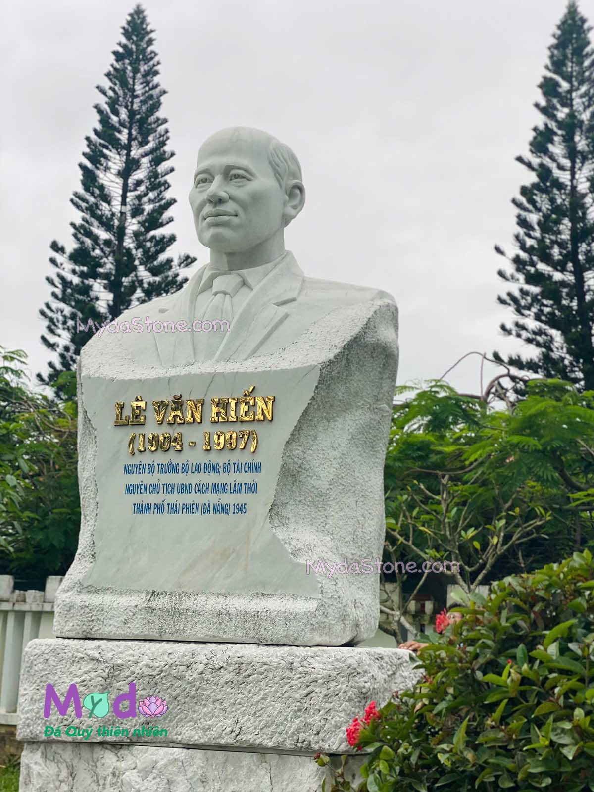 Tượng Chân dung Cụ Lê Văn Hiến đá Cẩm Thạch Trắng