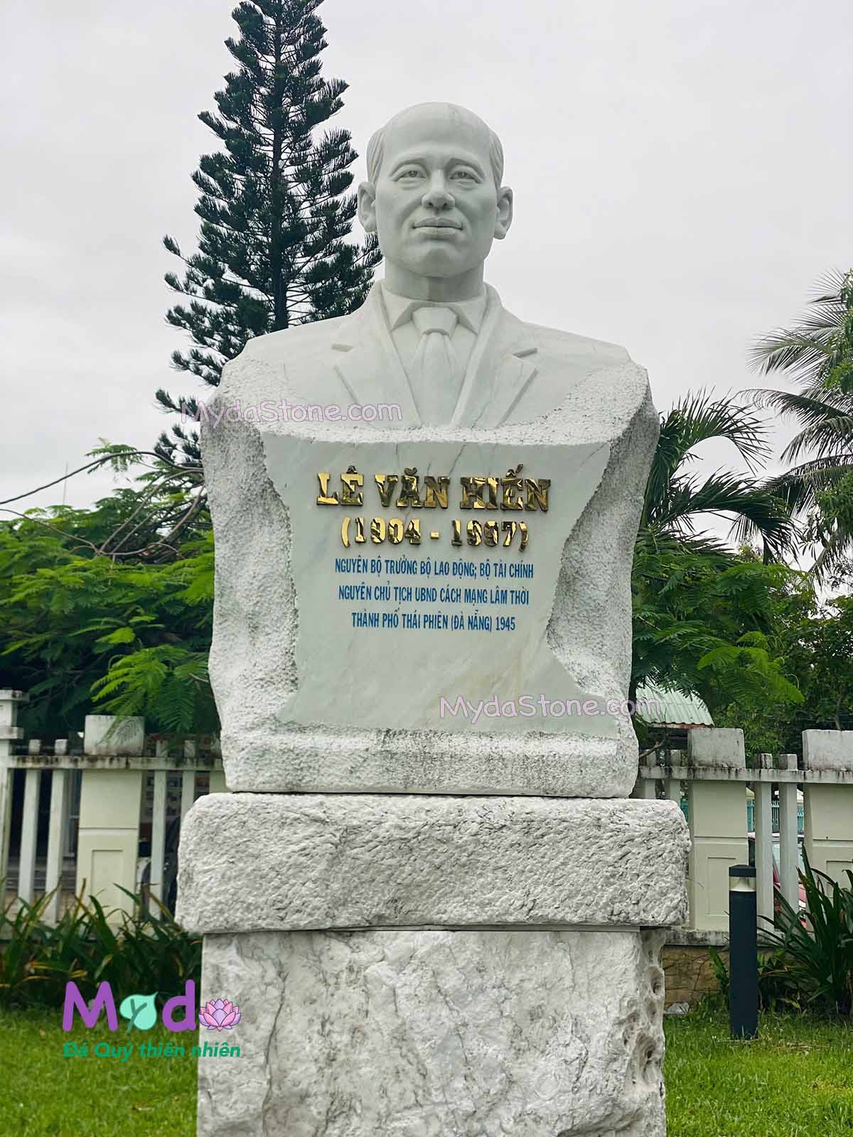Tượng Chân dung Cụ Lê Văn Hiến đá Cẩm Thạch Trắng