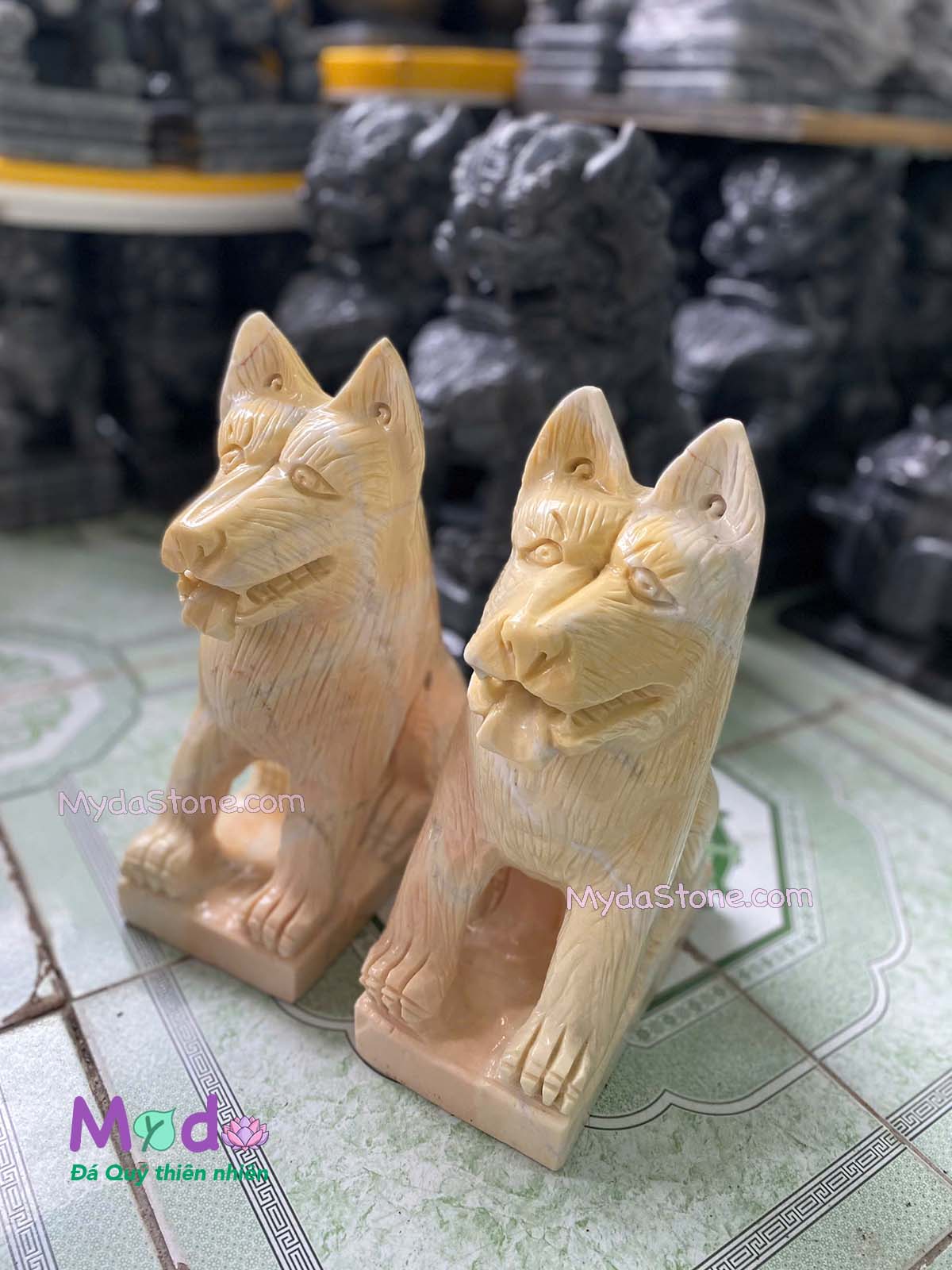 Tượng Chó đá Cà Rốt Vàng