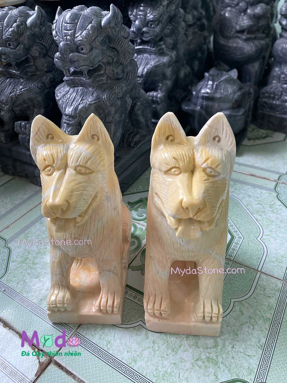 Tượng Chó đá Cà Rốt Vàng