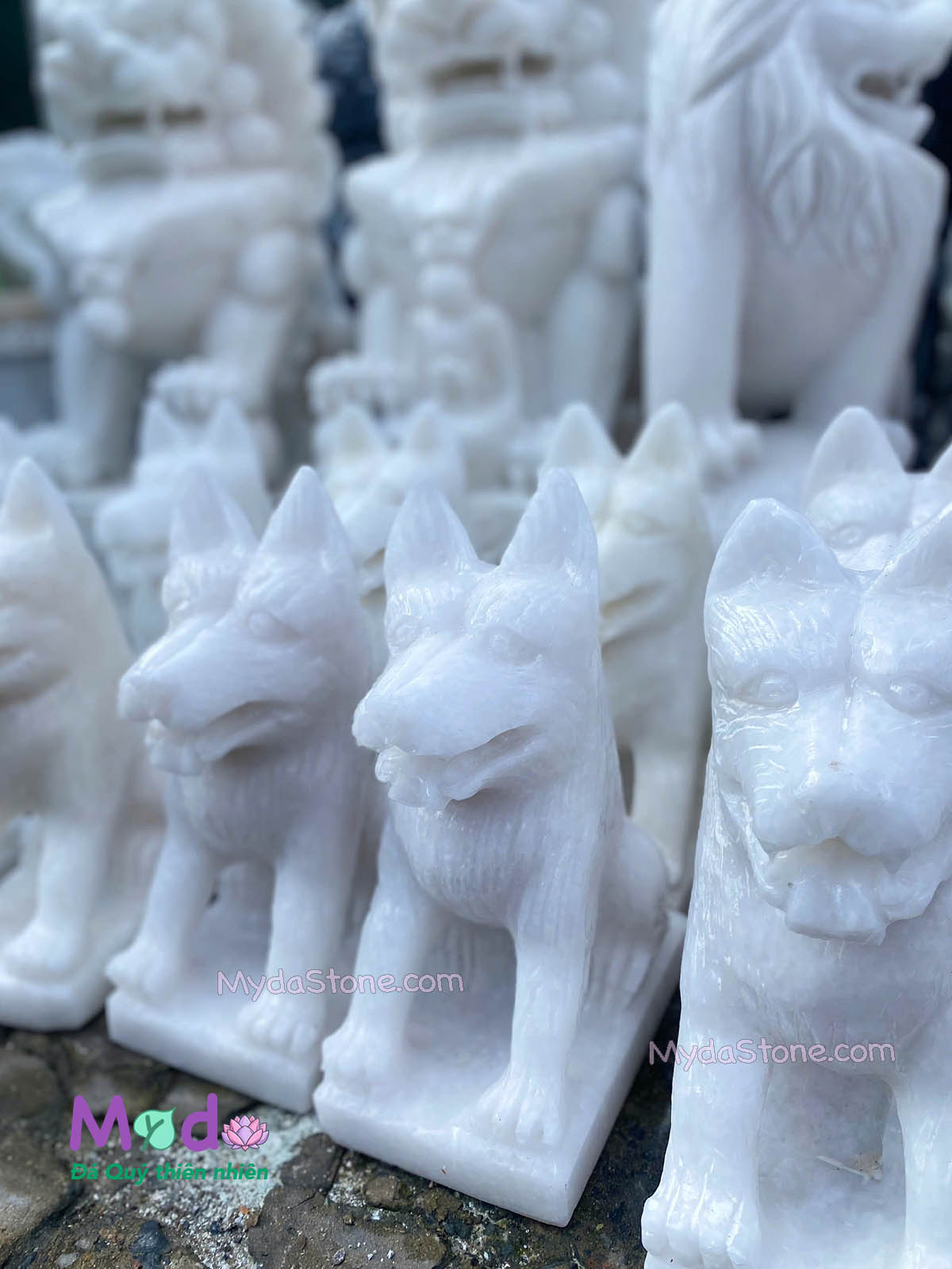 Tượng Chó Đá Cẩm Thạch Trắng