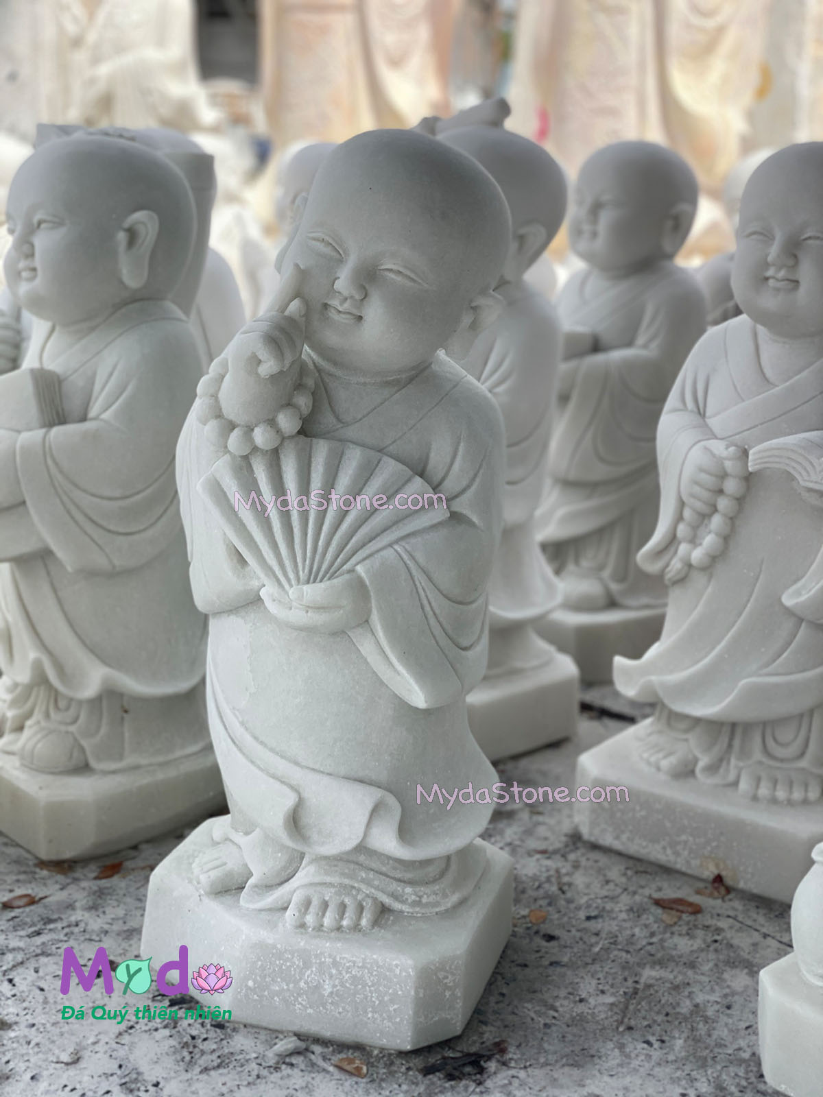 Tượng Chú Tiểu đá Cẩm Thạch Trắng