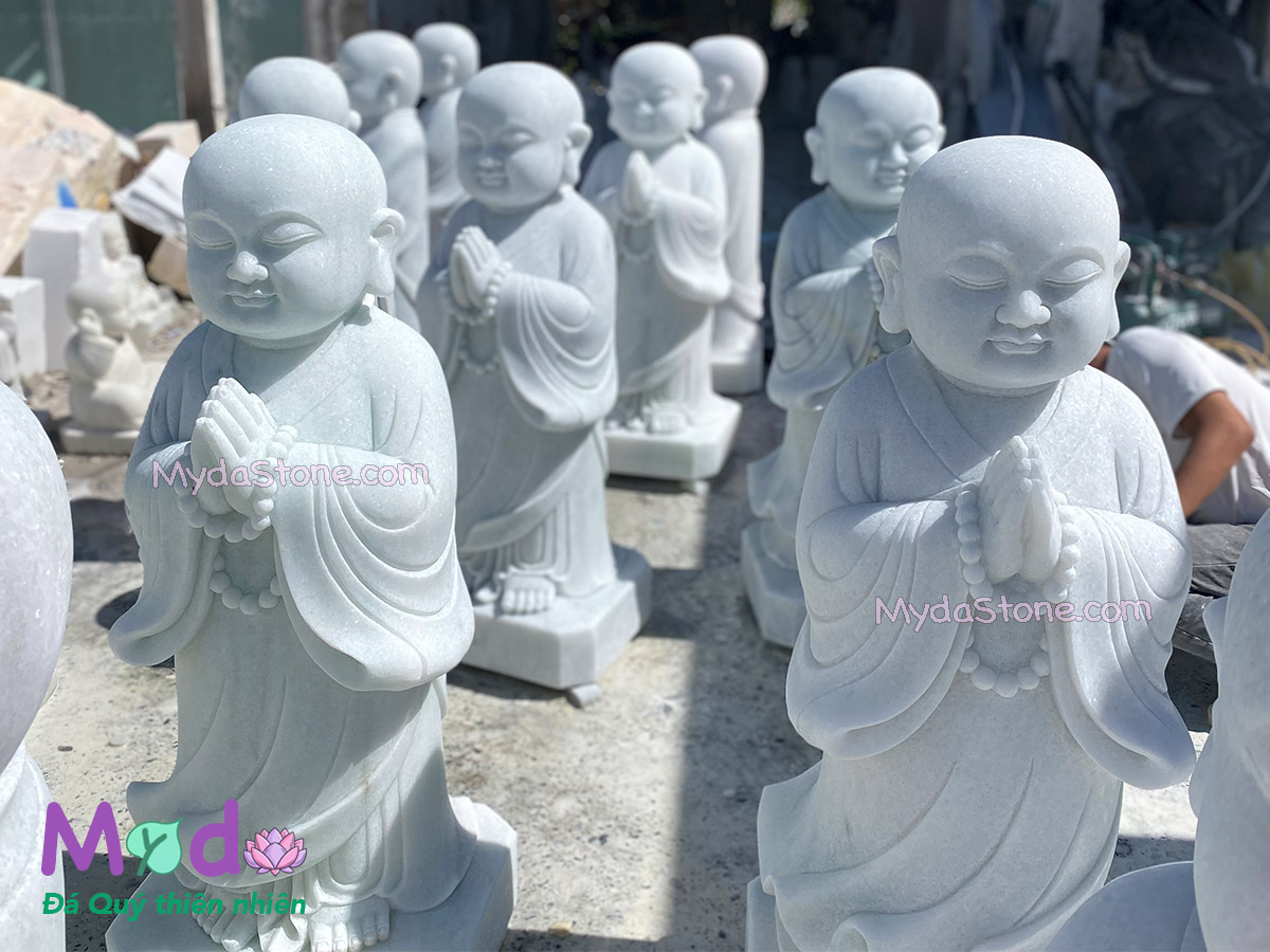 Tượng Chú Tiểu đá Cẩm Thạch Trắng Xanh