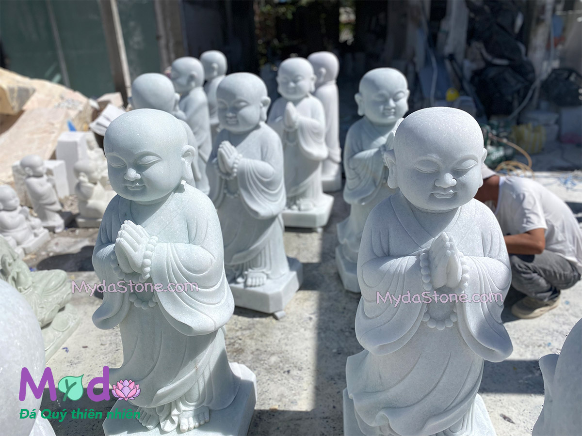 Tượng Chú Tiểu đá Cẩm Thạch Trắng Xanh
