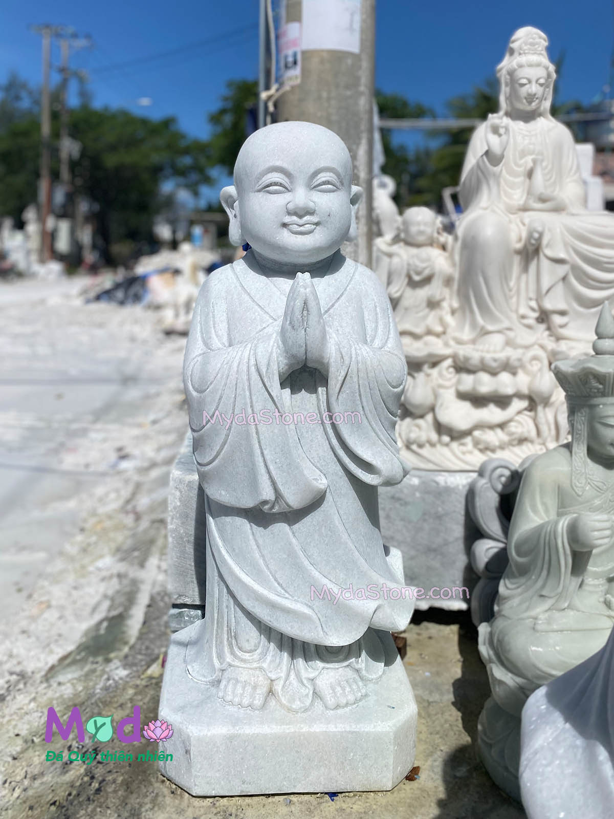 Tượng Chú Tiểu bằng đá Cẩm Thạch Trắng Xanh