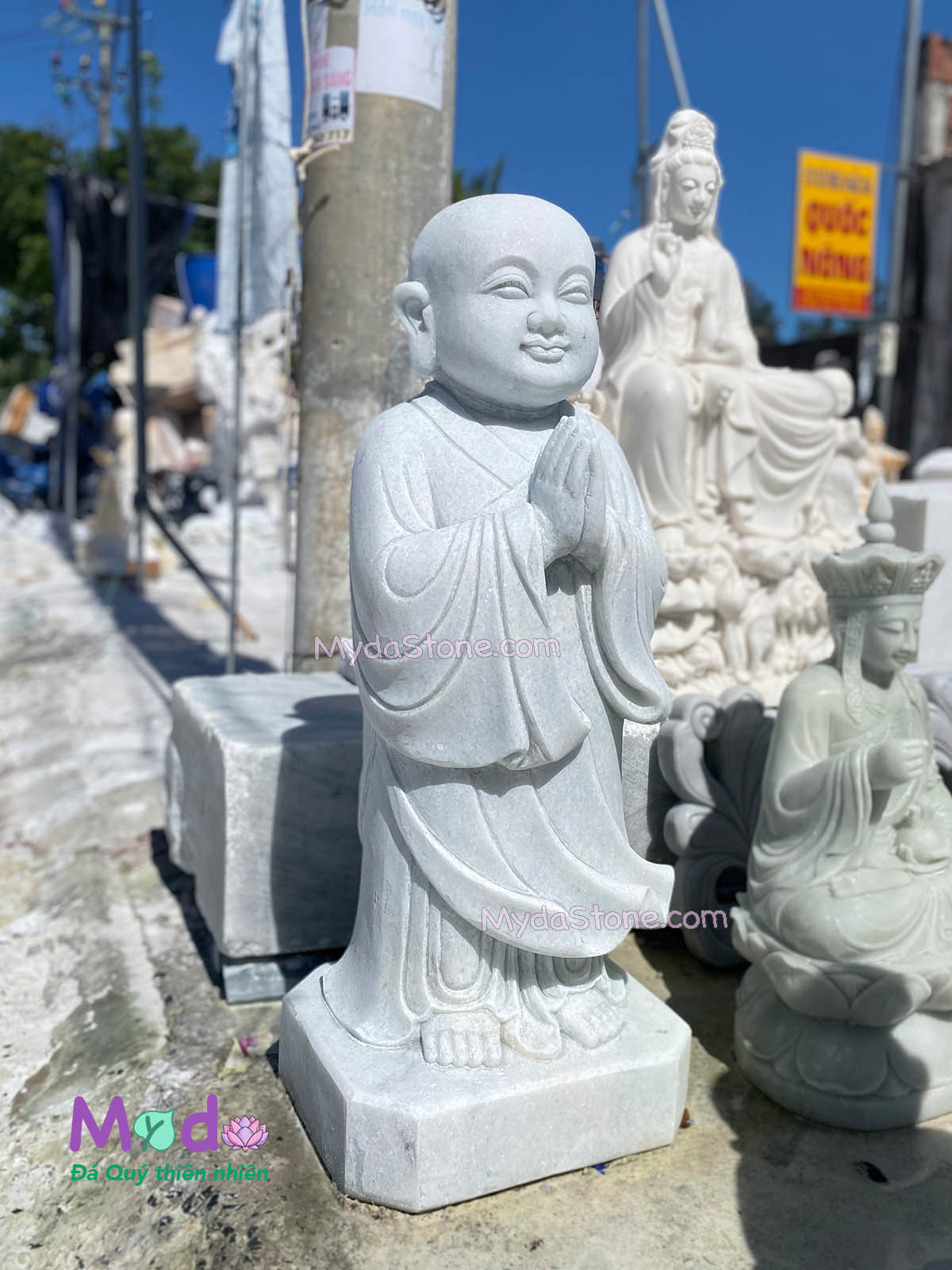 Tượng Chú Tiểu bằng đá Cẩm Thạch Trắng Xanh