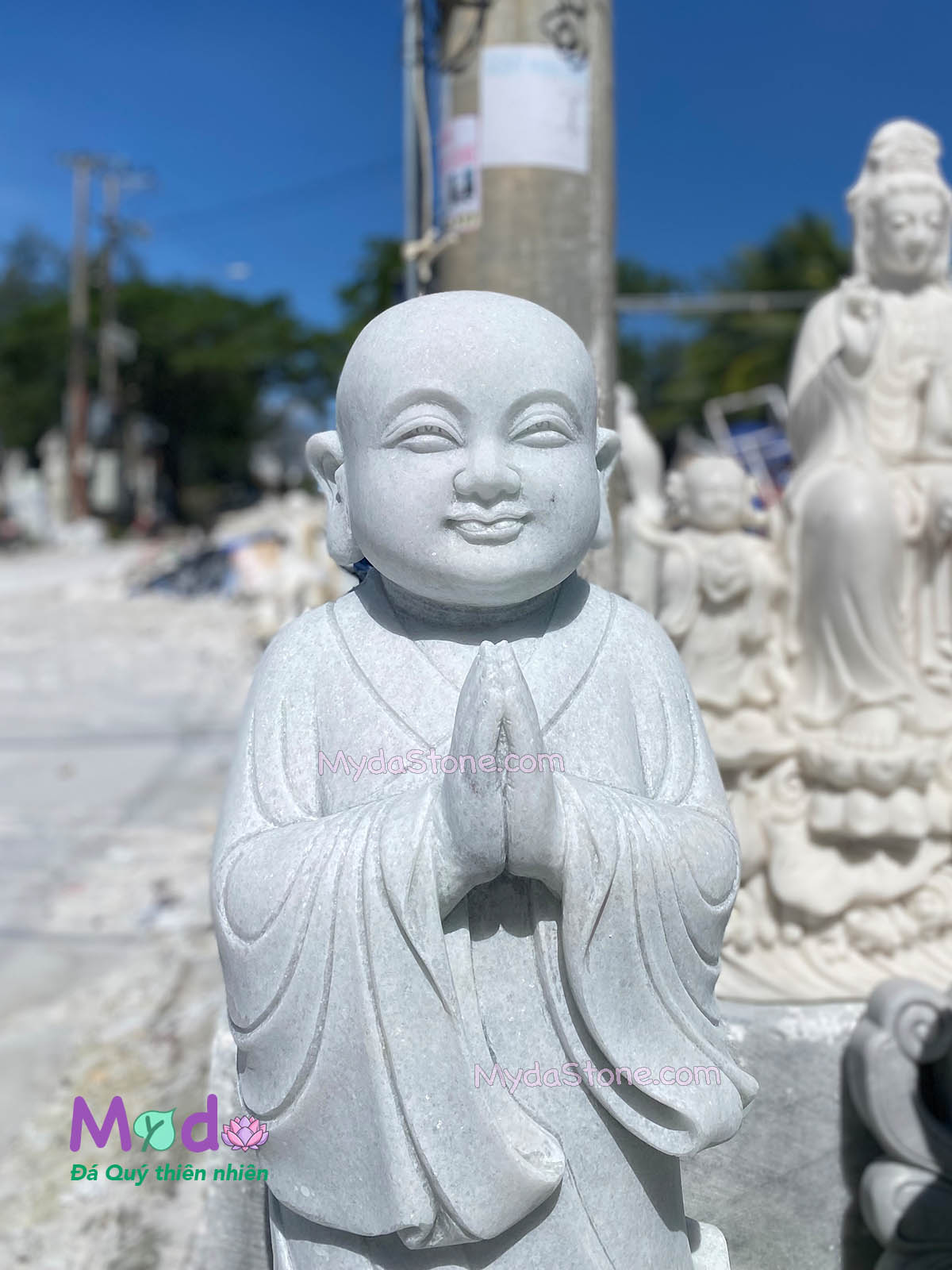 Tượng Chú Tiểu bằng đá Cẩm Thạch Trắng Xanh