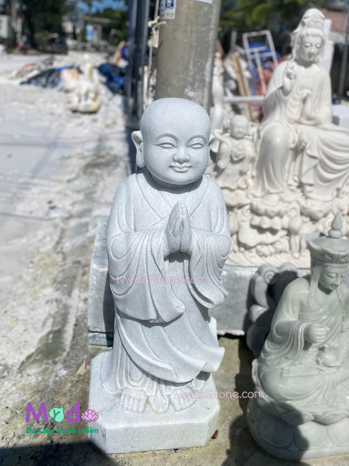 Tượng Chú Tiểu bằng đá Cẩm Thạch Trắng Xanh