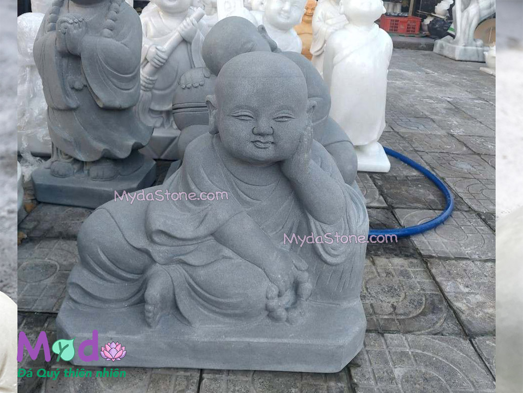 Tượng Chú Tiểu đá Sa Thạch Xám