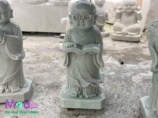 Tượng Chú Tiểu đọc sách đá Cẩm Thạch Xanh