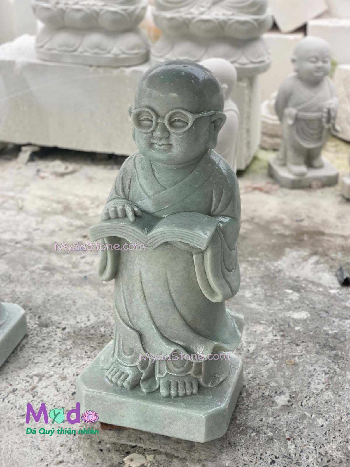 Tượng Chú Tiểu đọc sách đá Cẩm Thạch Xanh
