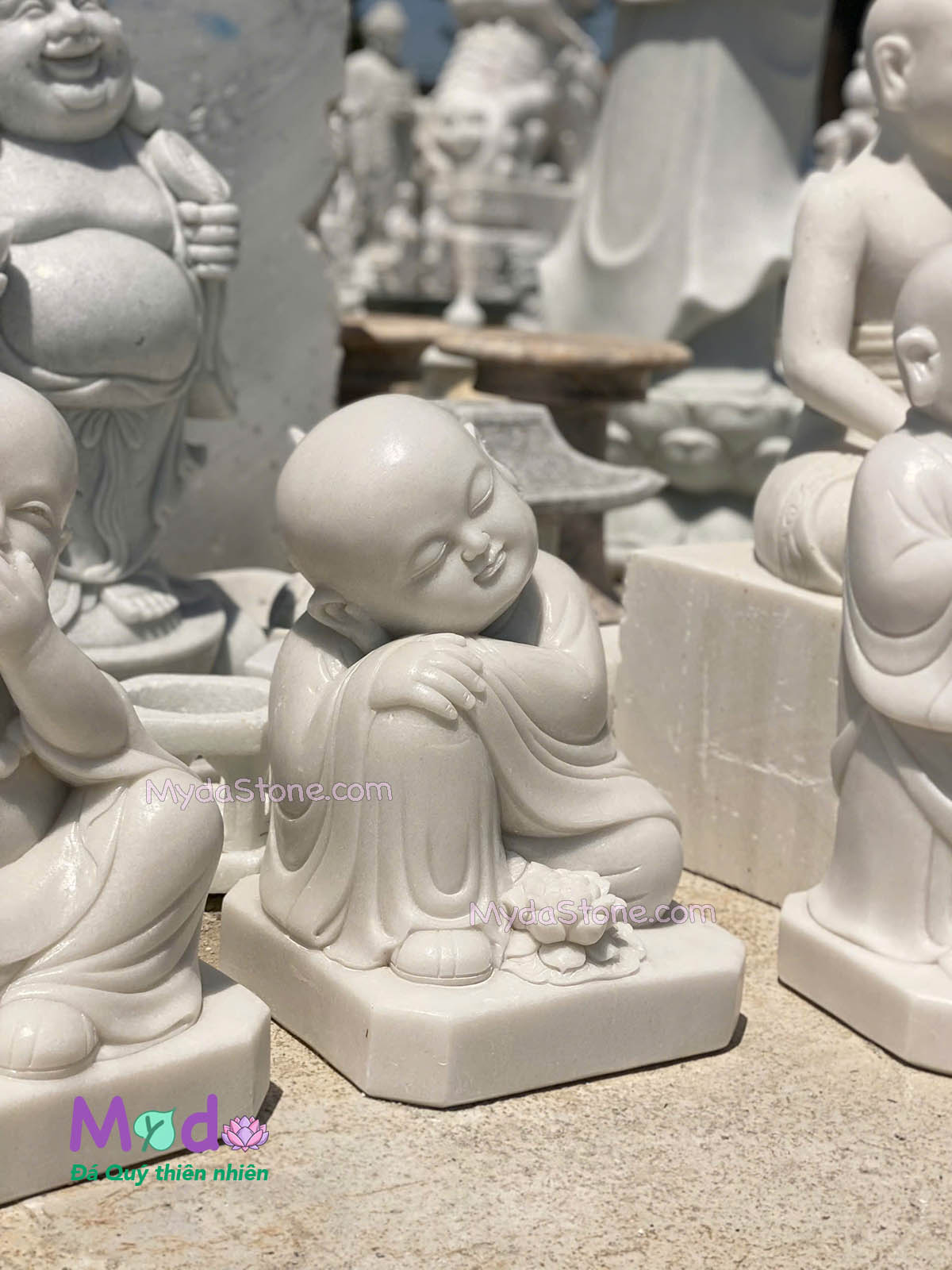 Tượng Chú Tiểu đá Cẩm Thạch Trắng